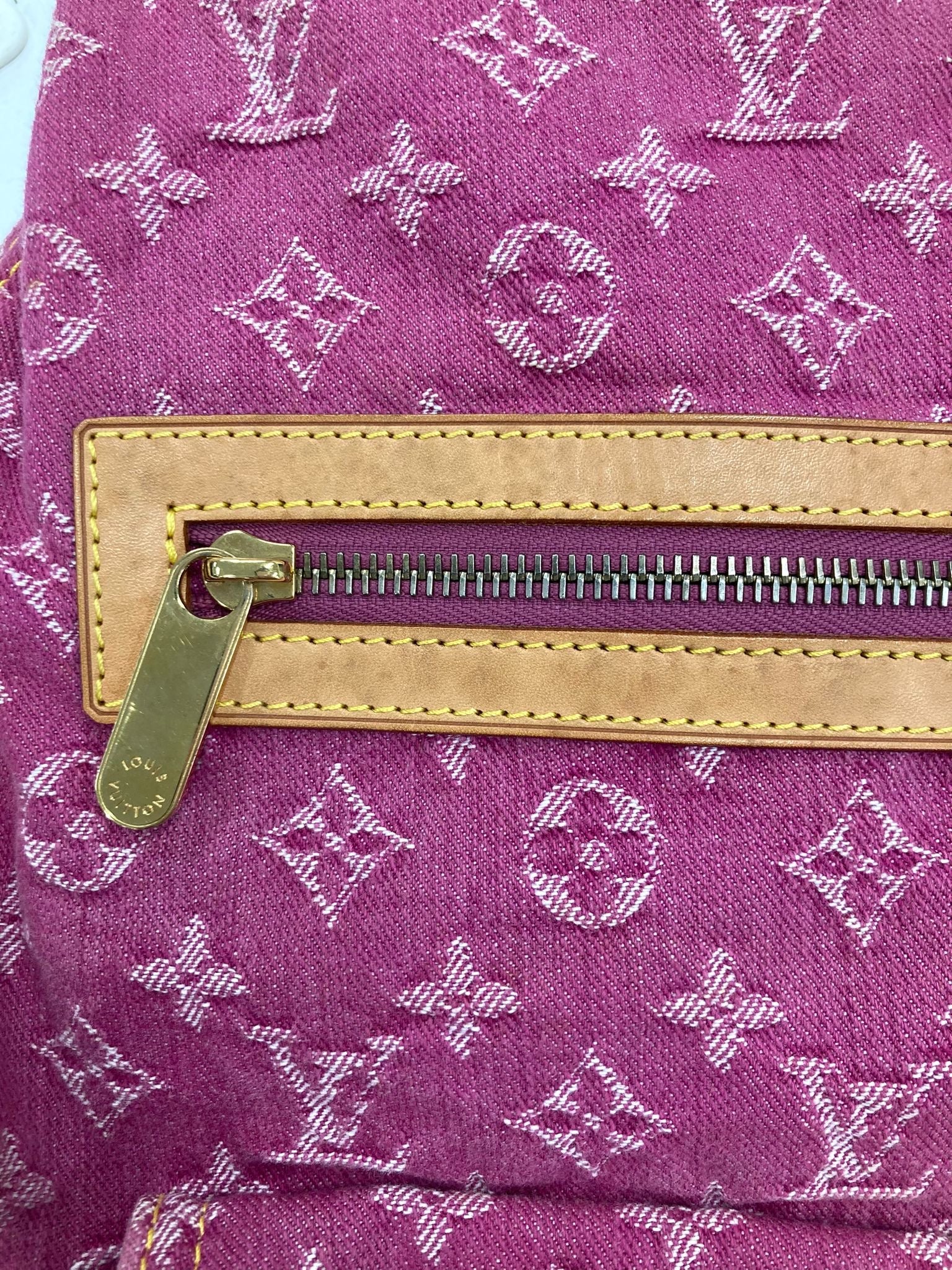 Bolso Louis Vuitton Baggy GM Monogram Denim rosa