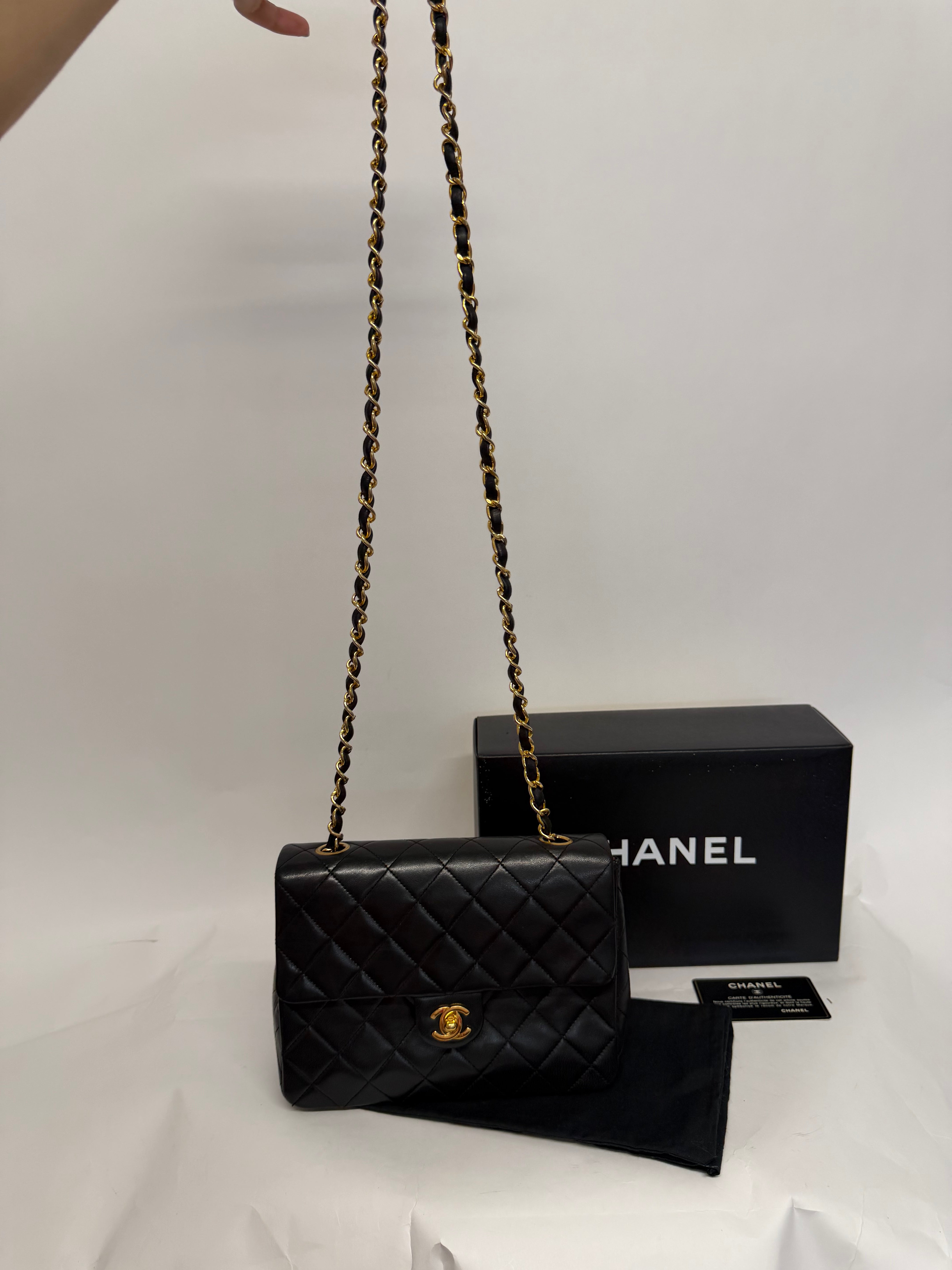 Chanel Mini Matelassé 20 Square Piel Cordero Negra