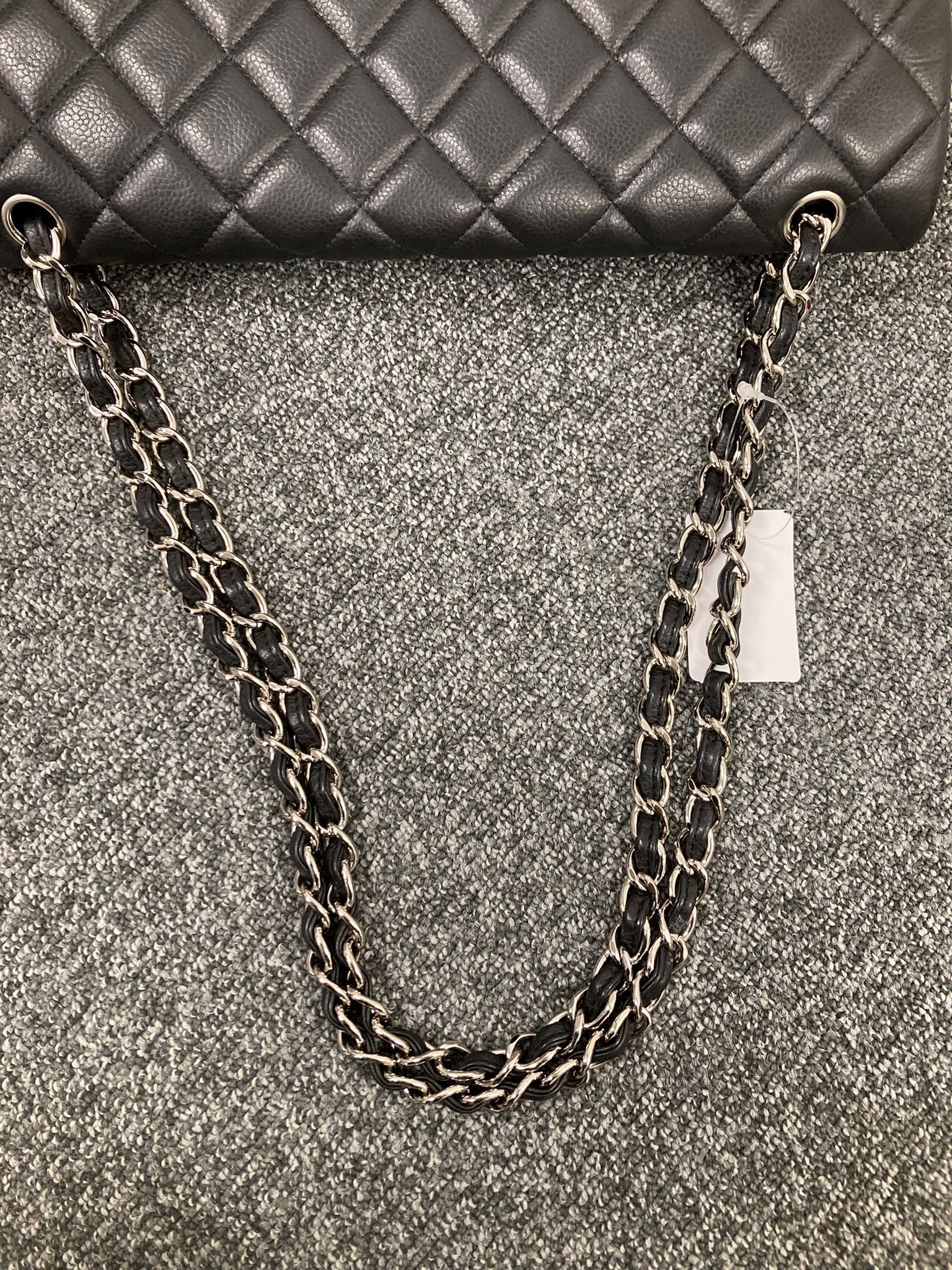 CHANEL Classic Double Flap 34 Caviar Bordeaux con herrajes plateados
