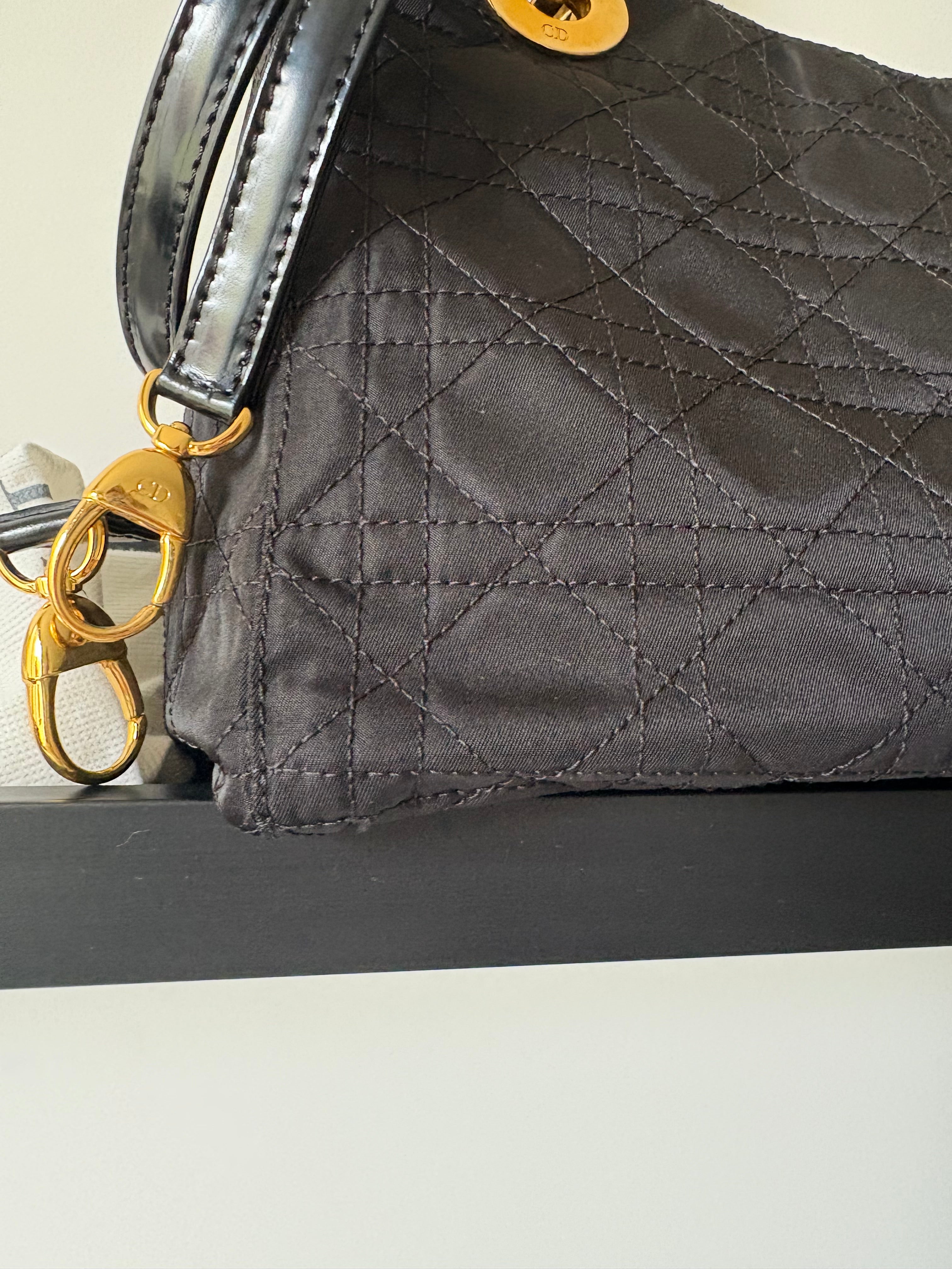 Lady Dior mediano negro y dorado