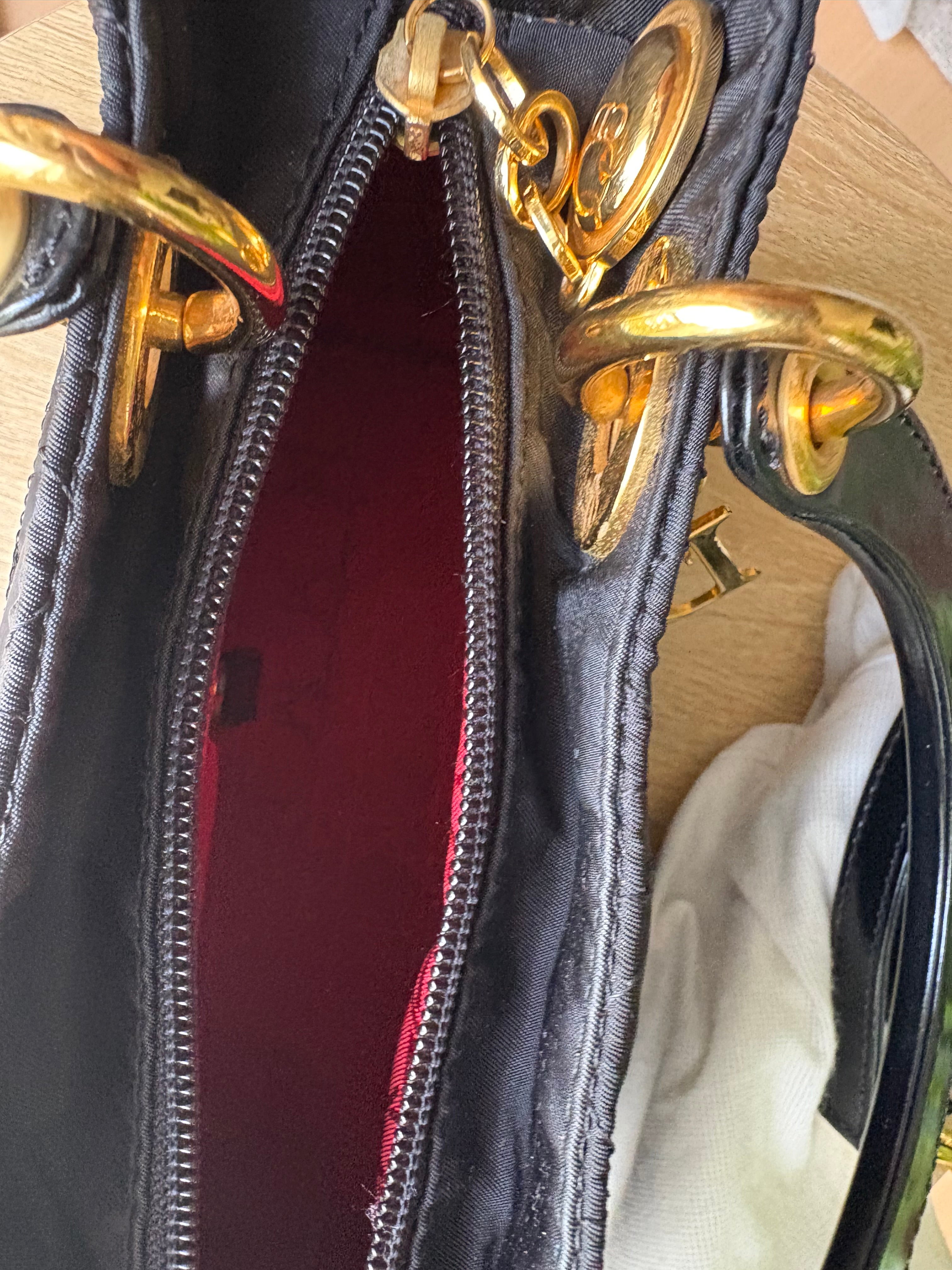 Lady Dior mediano negro y dorado