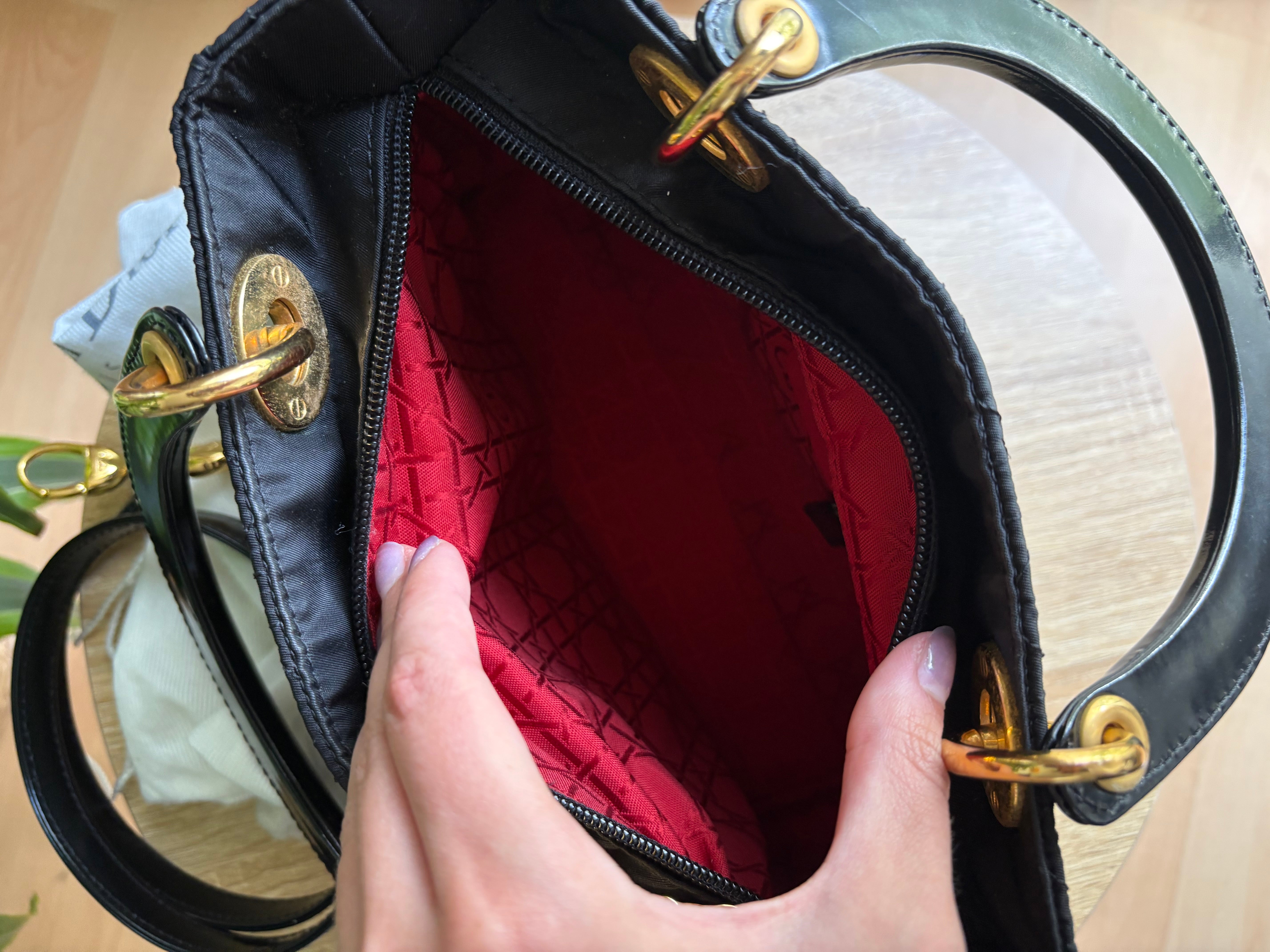 Lady Dior mediano negro y dorado