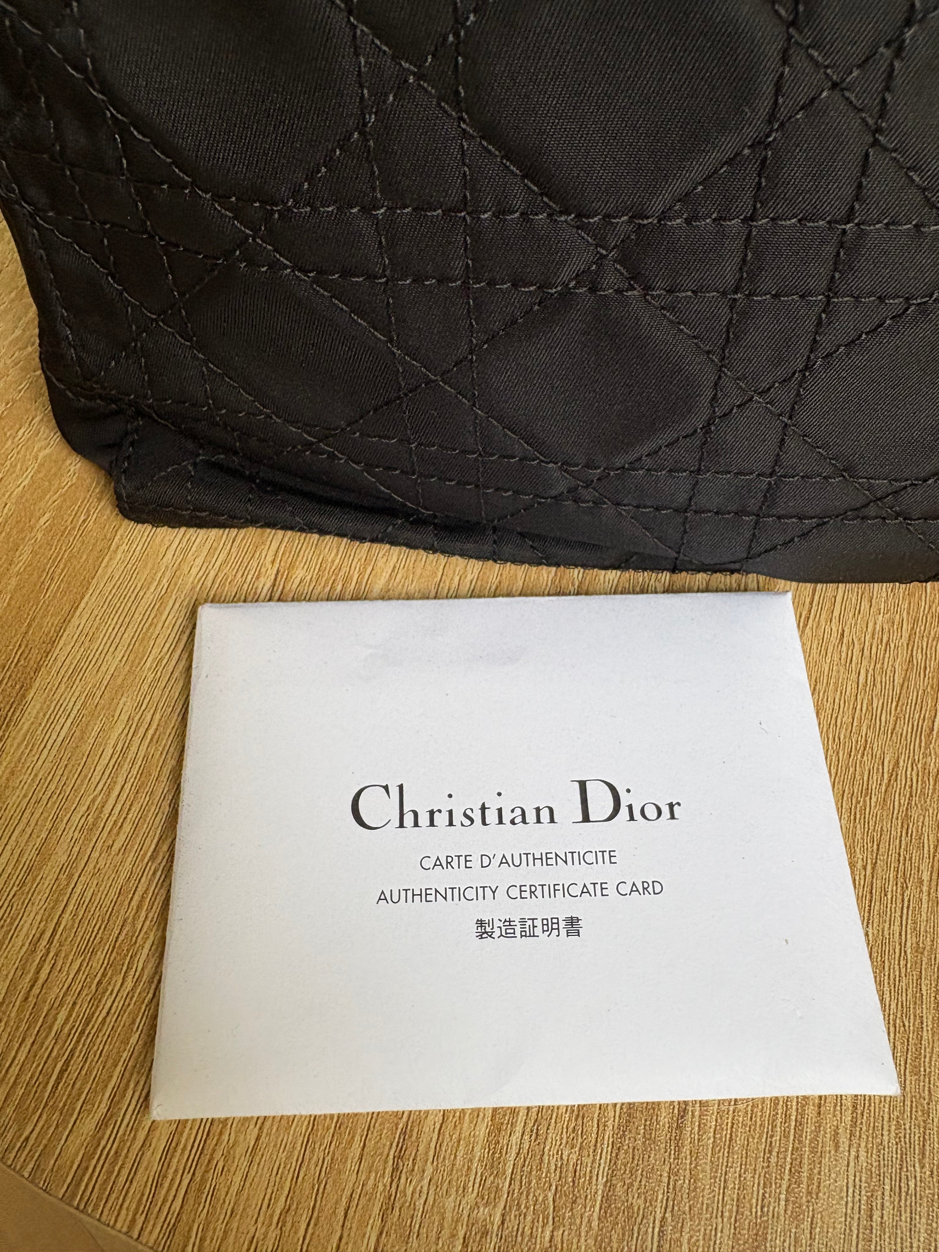 Lady Dior mediano negro y dorado