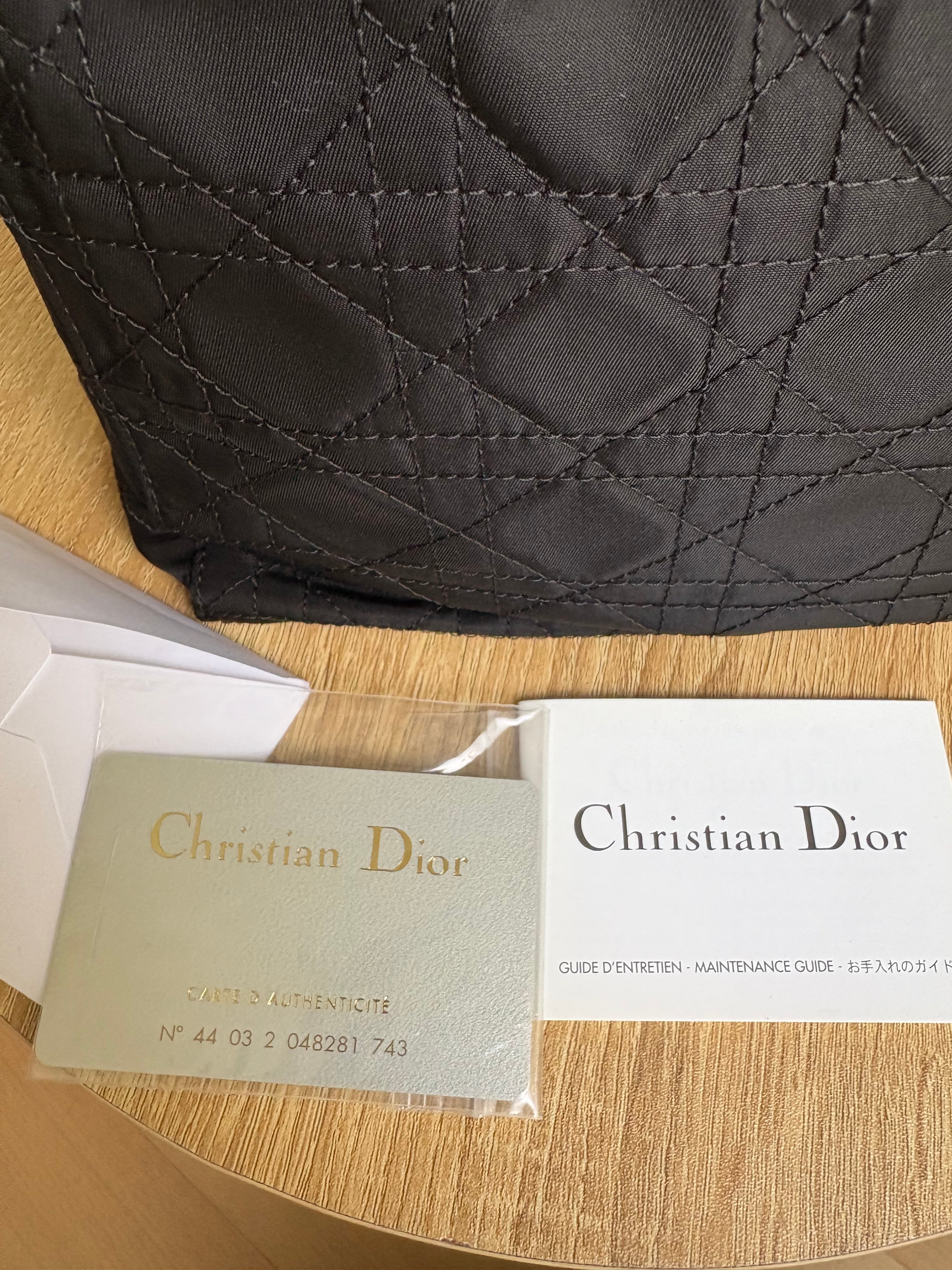 Lady Dior mediano negro y dorado