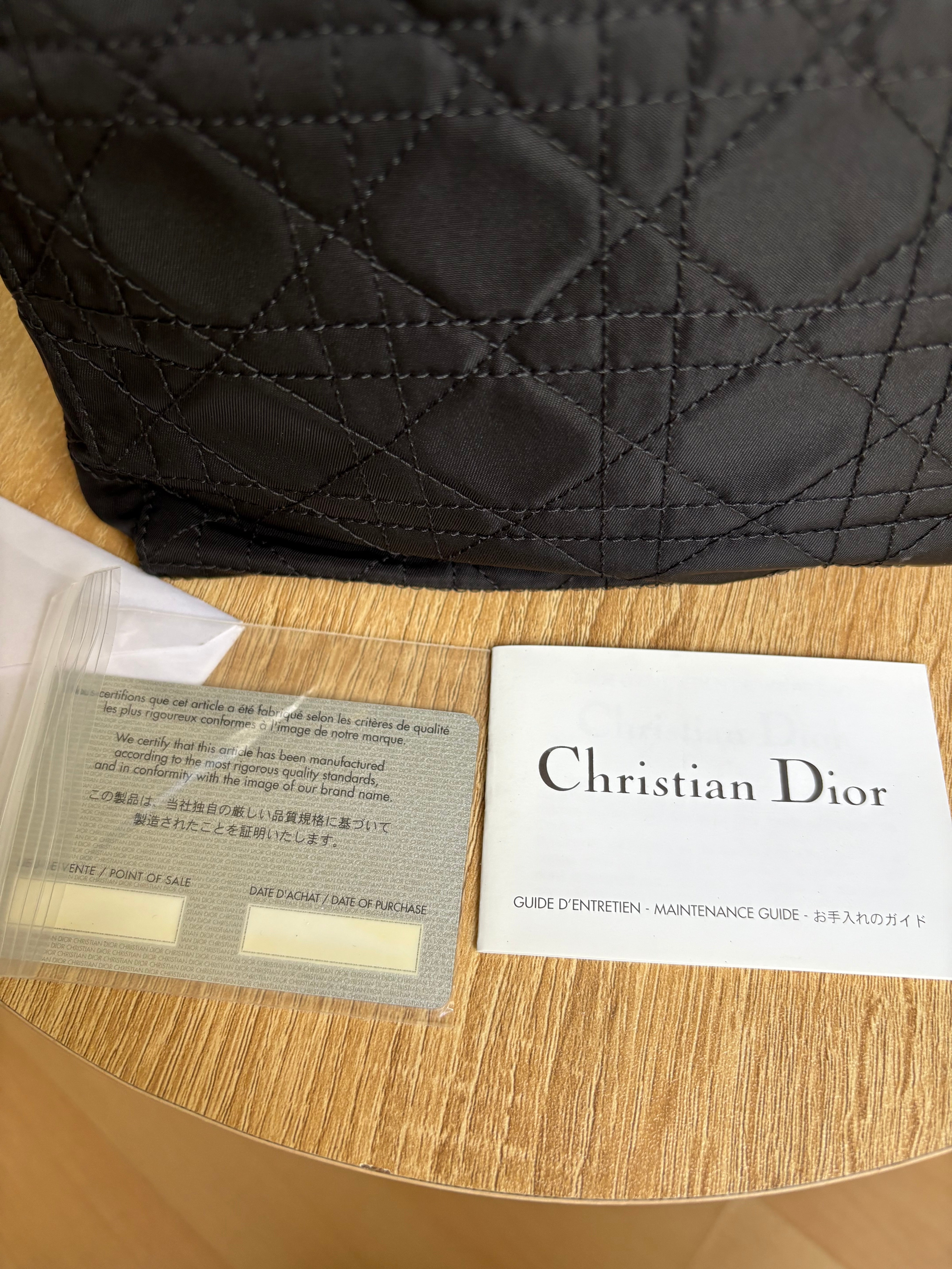 Lady Dior mediano negro y dorado