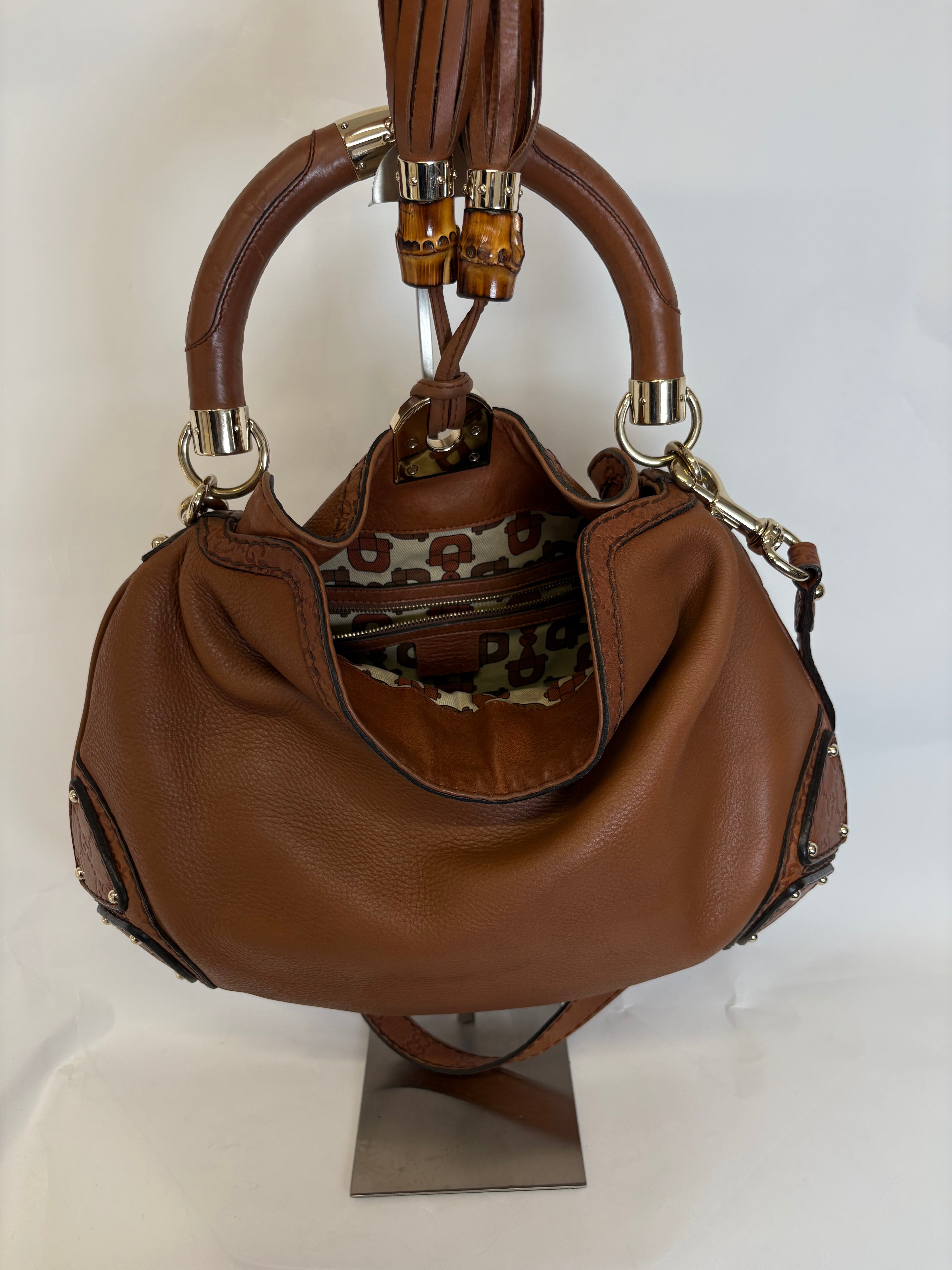 Bolso Gucci Indy Large en Piel Camel con bandolera · Asa Bamboo y Flecos