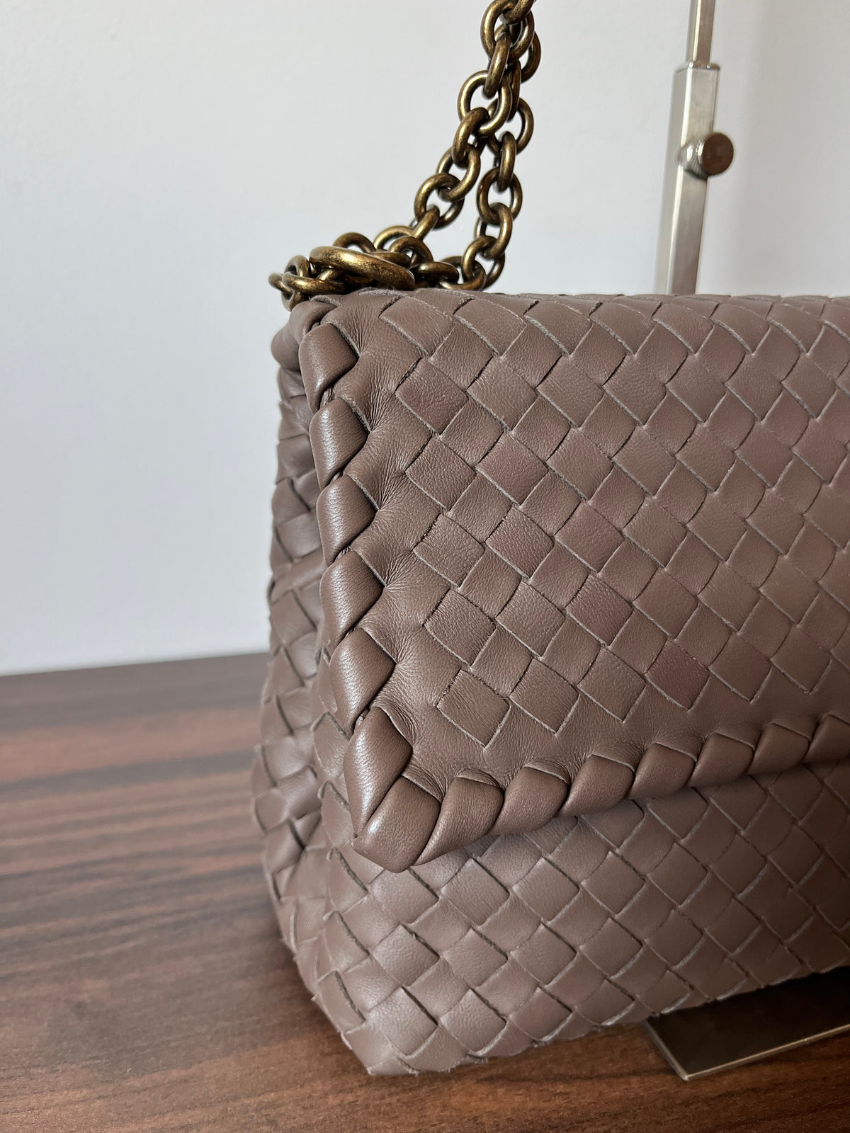 Bottega Veneta Olimpia Small Nappa Intrecciato Marrón Herrajes Dorados
