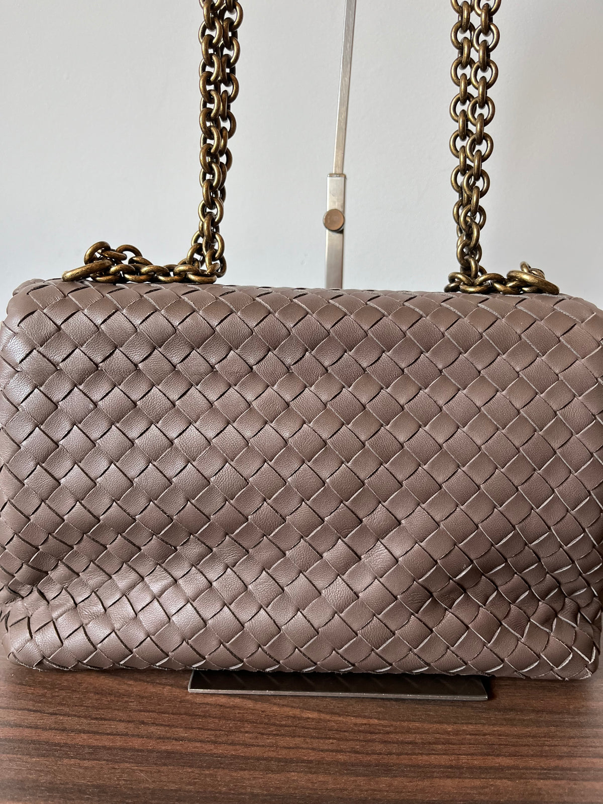 Bottega Veneta Olimpia Small Nappa Intrecciato Marrón Herrajes Dorados
