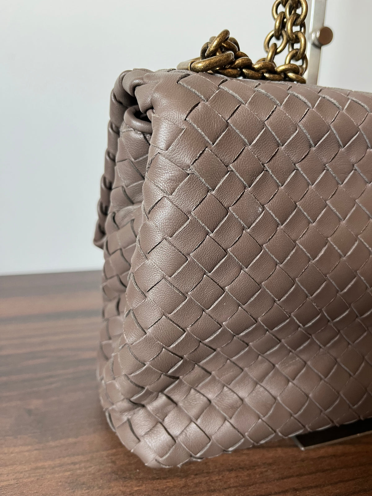 Bottega Veneta Olimpia Small Nappa Intrecciato Marrón Herrajes Dorados