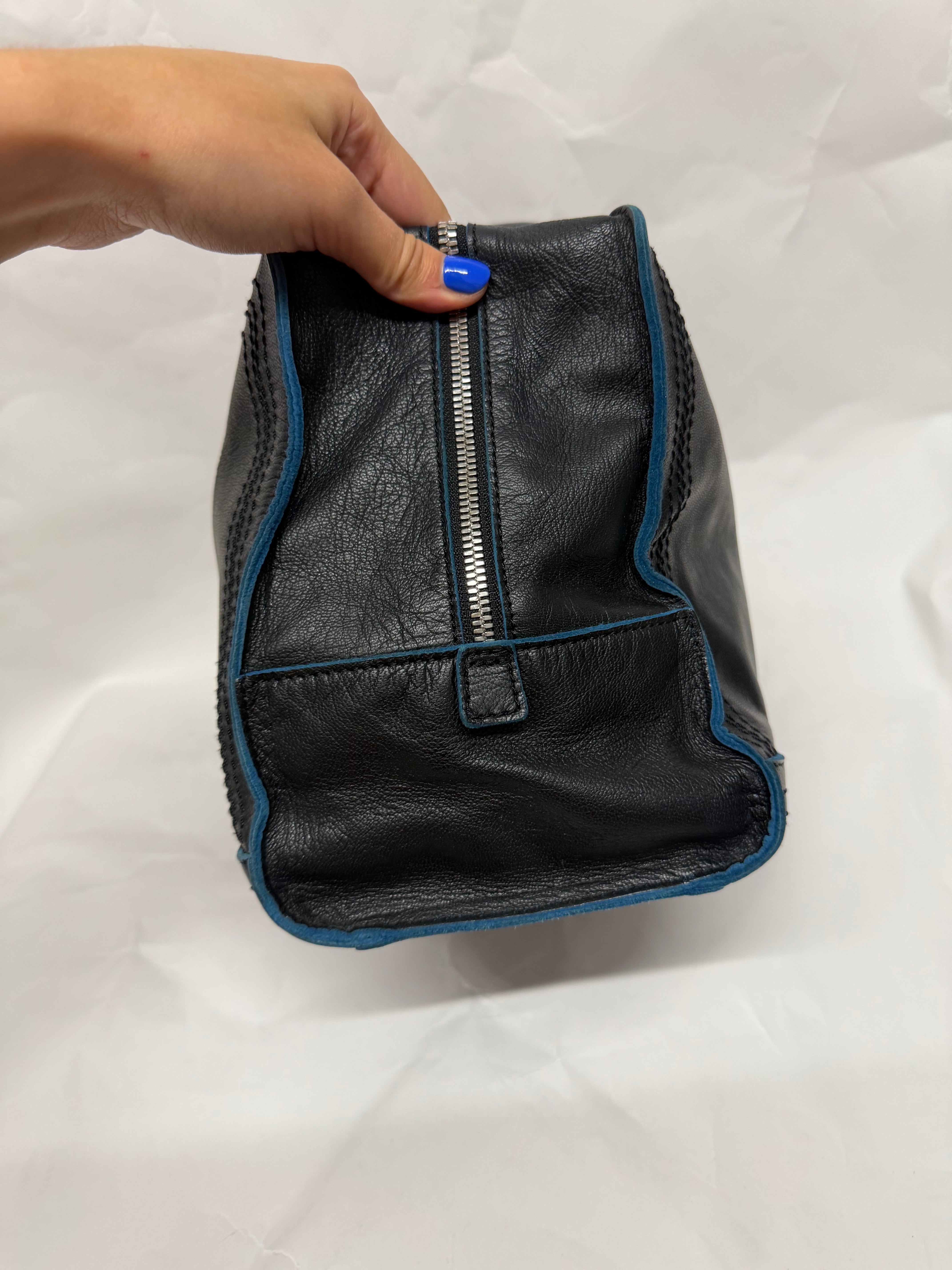 Loewe Amazona 36 Piel Negra y edición especial azul