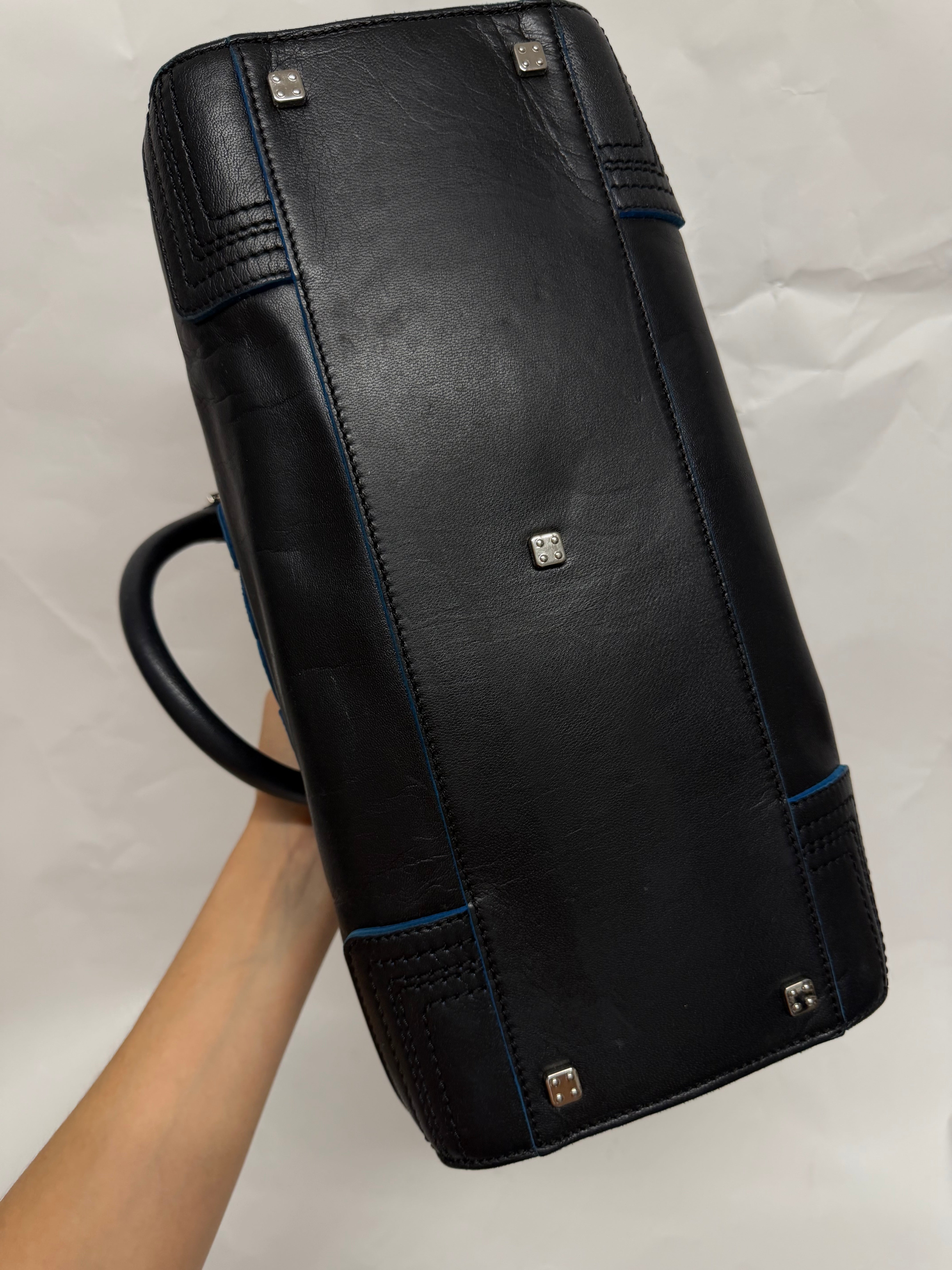 Loewe Amazona 36 Piel Negra y edición especial azul