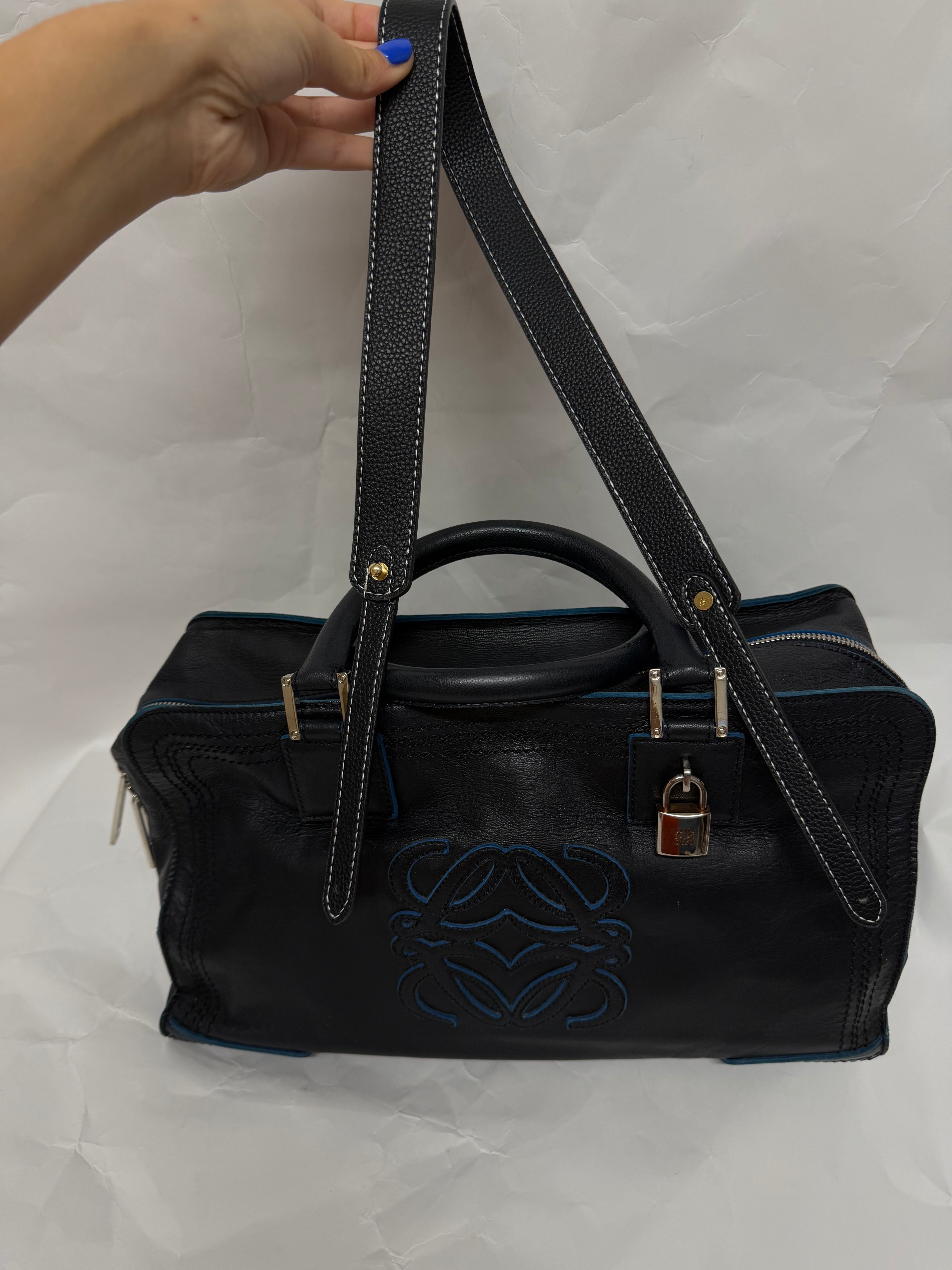 Loewe Amazona 36 Piel Negra y edición especial azul