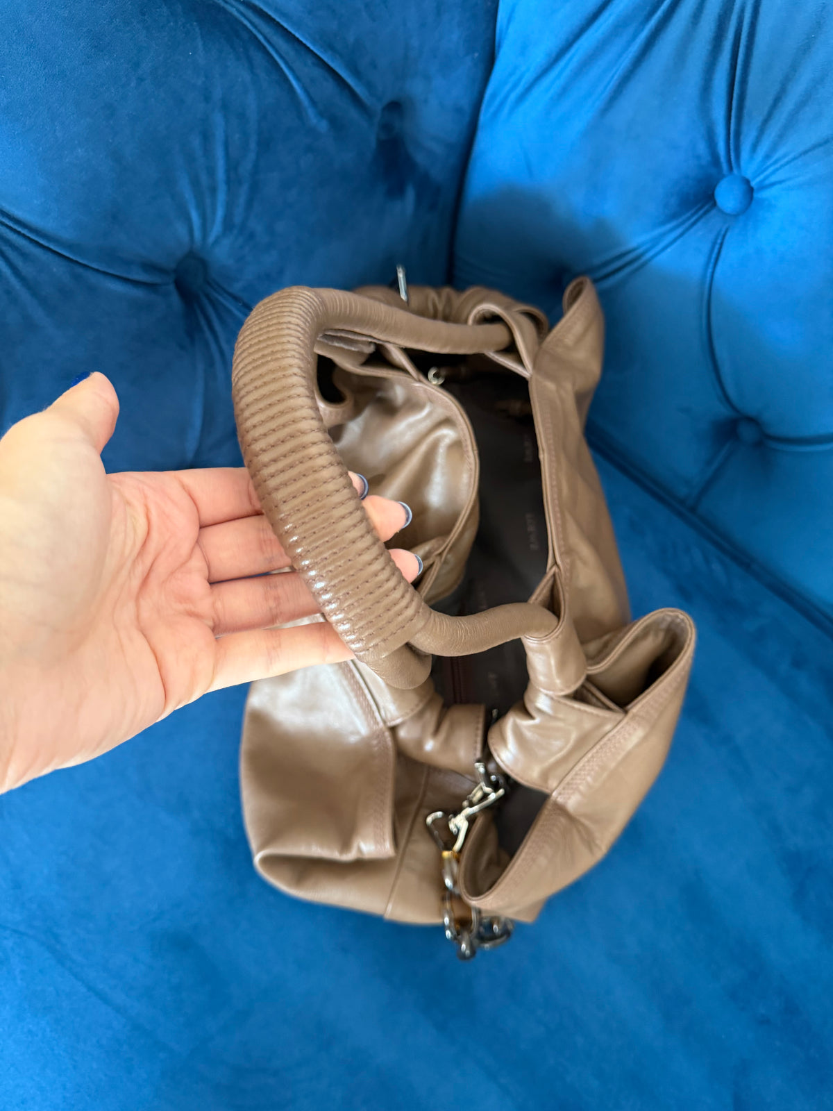 Loewe Aire Mediano Piel Nappa Marrón camel con bandolera