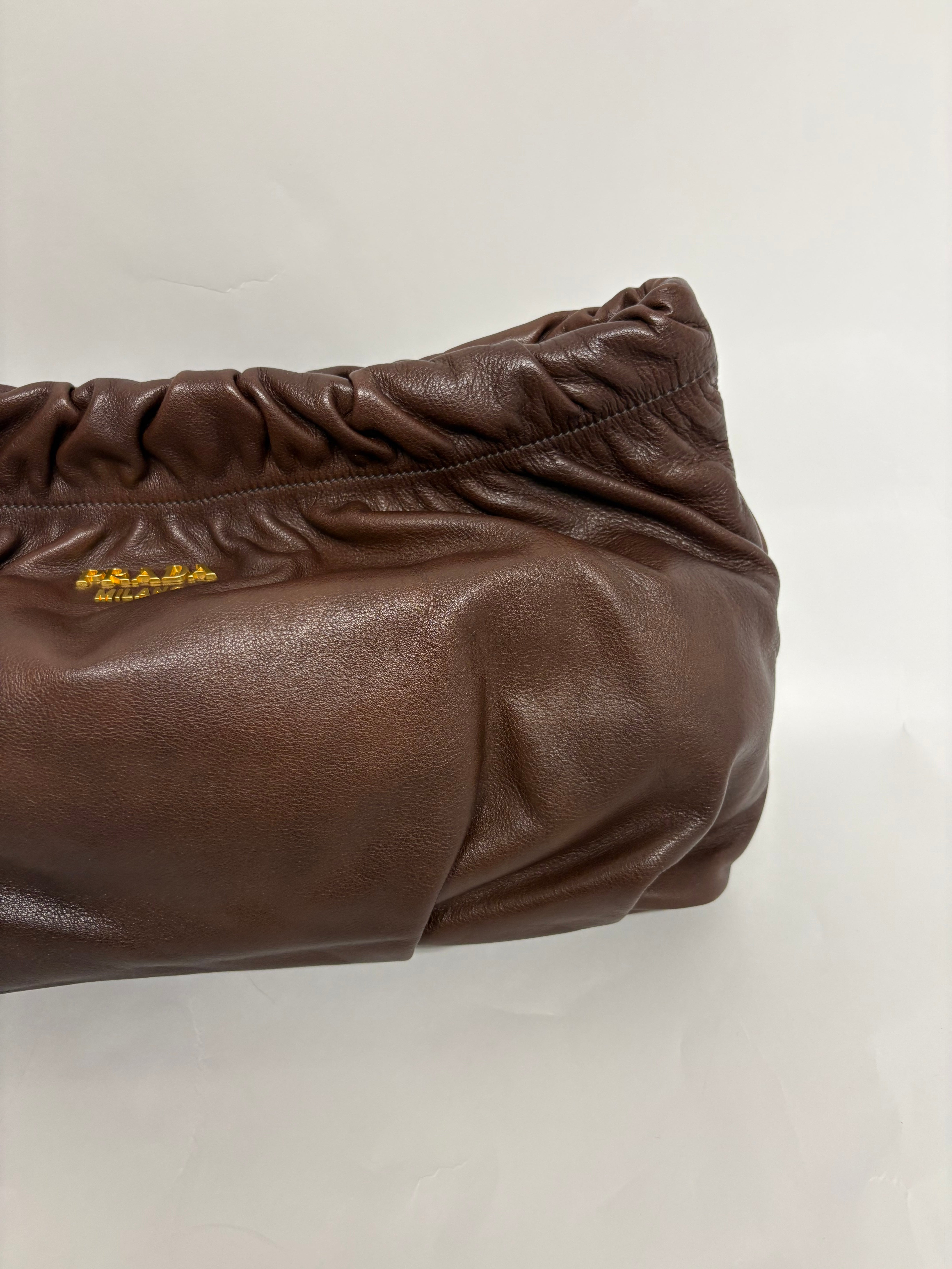 Prada bolso de mano marrón oscuro