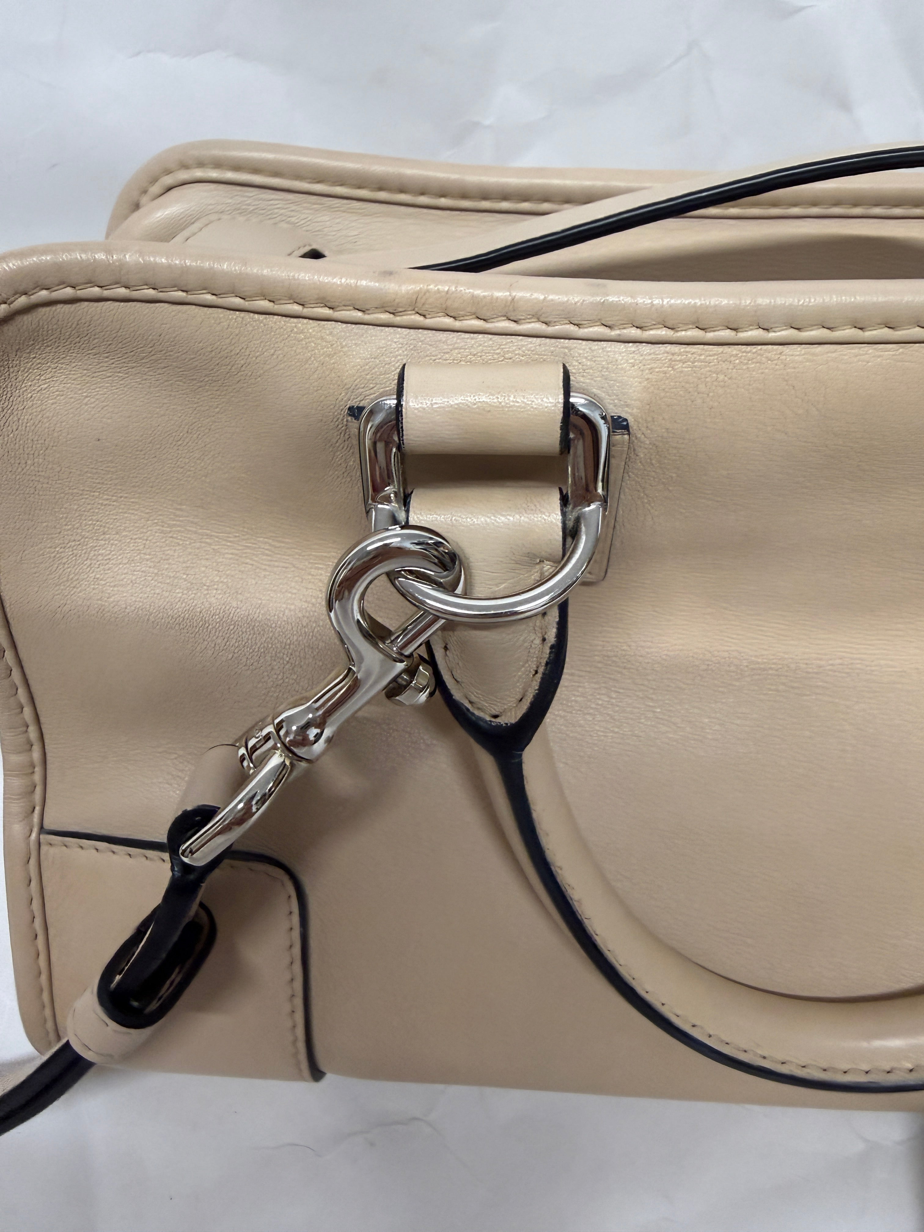 Loewe Amazona 28 beige arena con bandolera