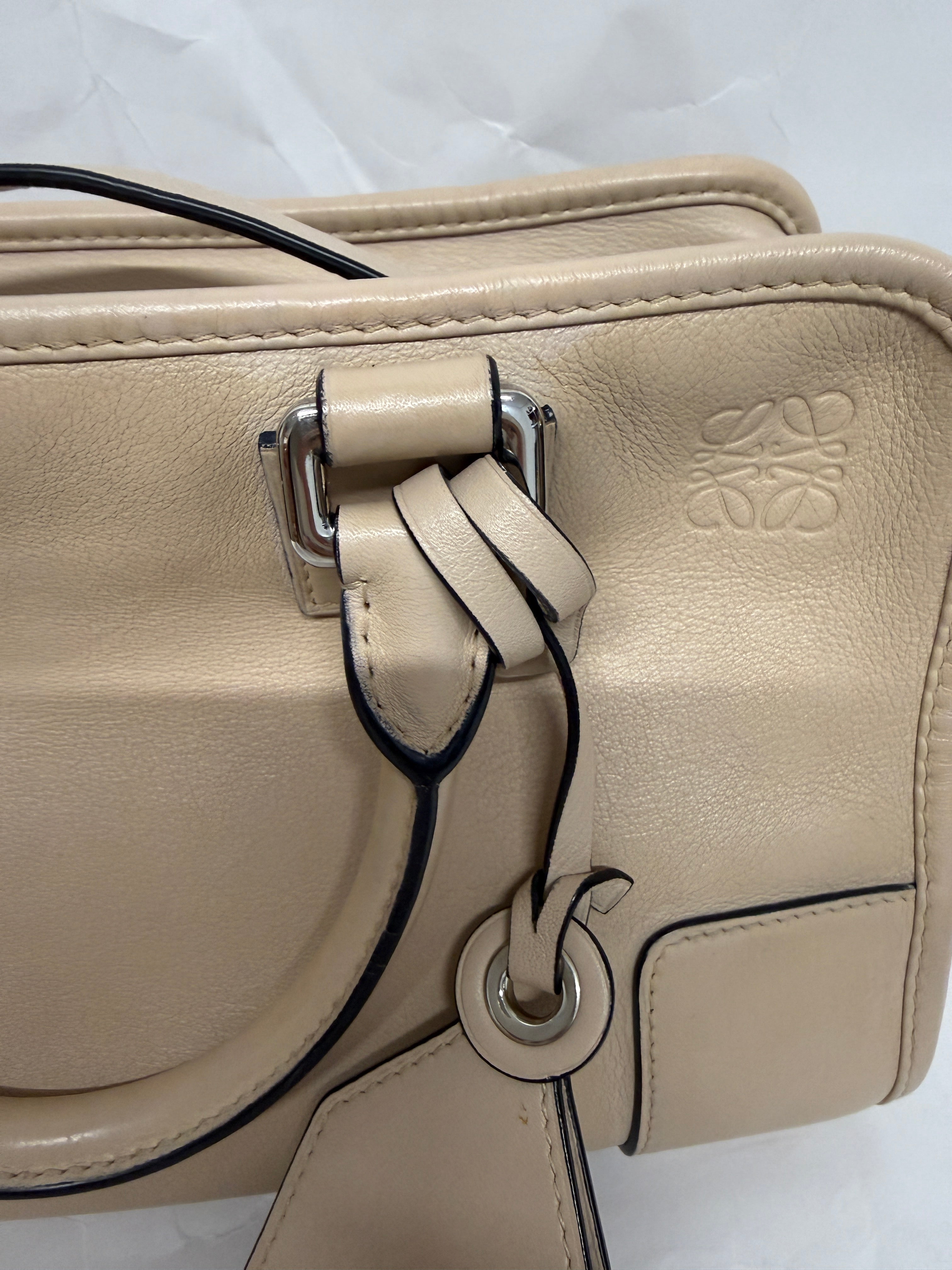 Loewe Amazona 28 beige arena con bandolera