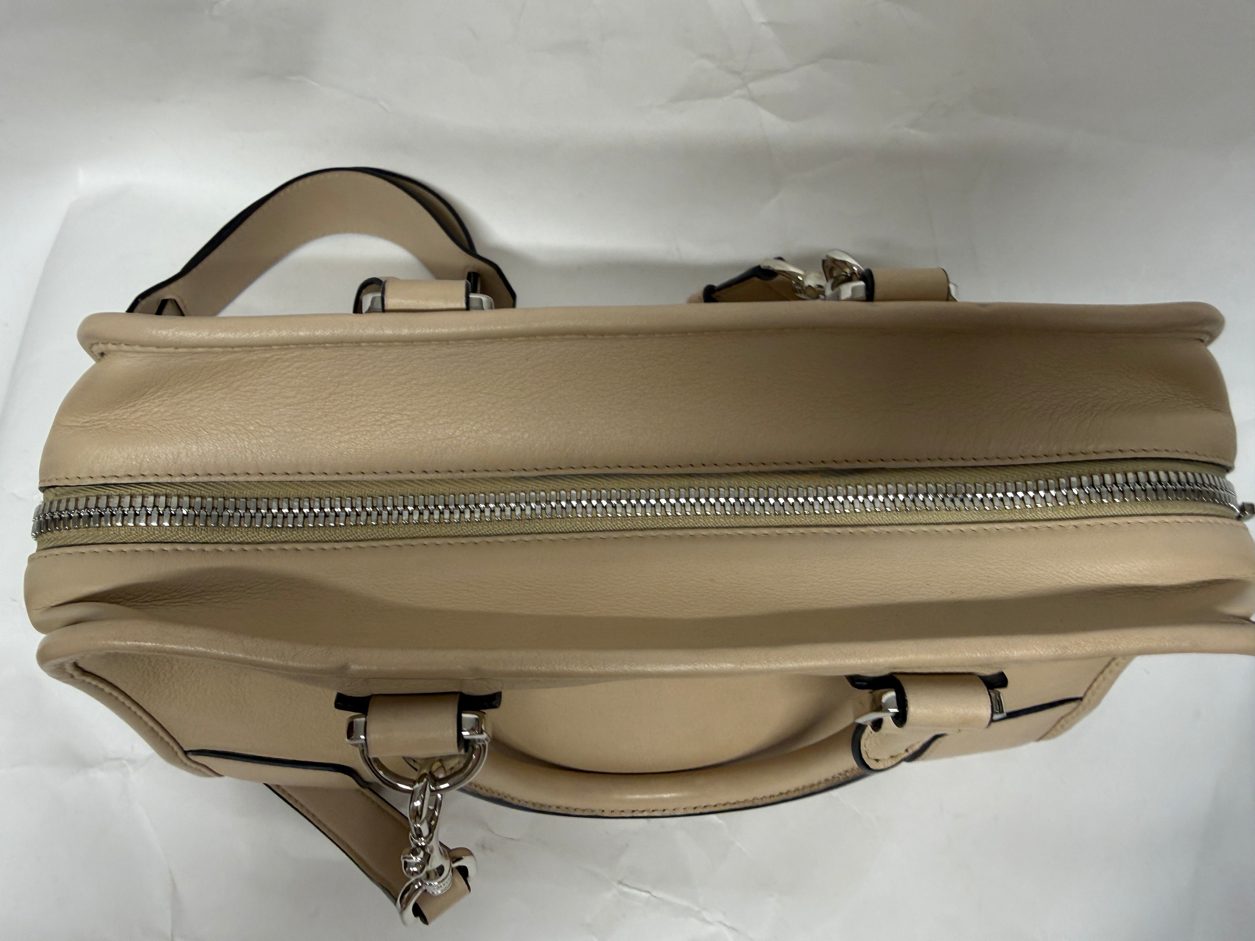 Loewe Amazona 28 beige arena con bandolera