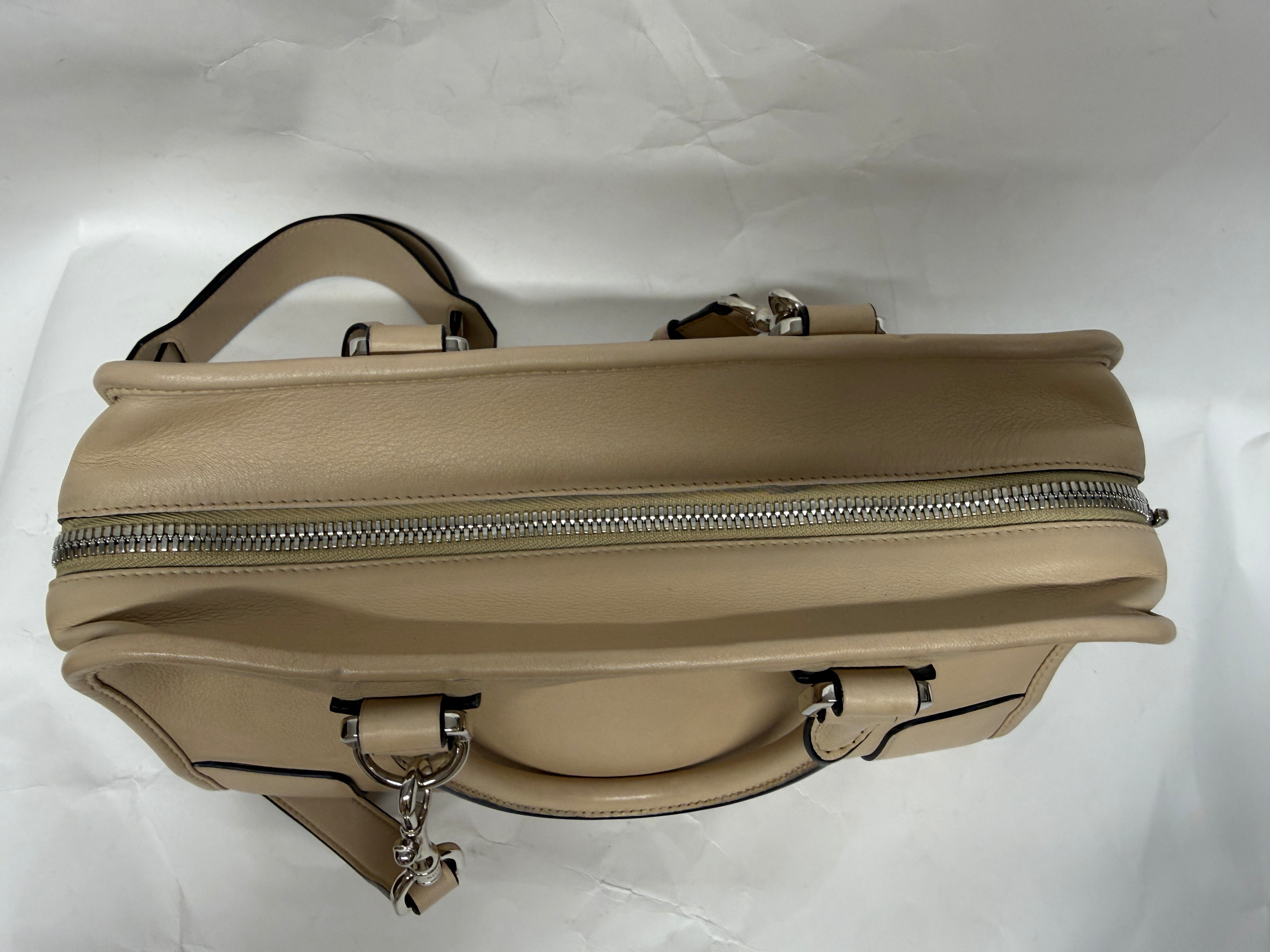 Loewe Amazona 28 beige arena con bandolera