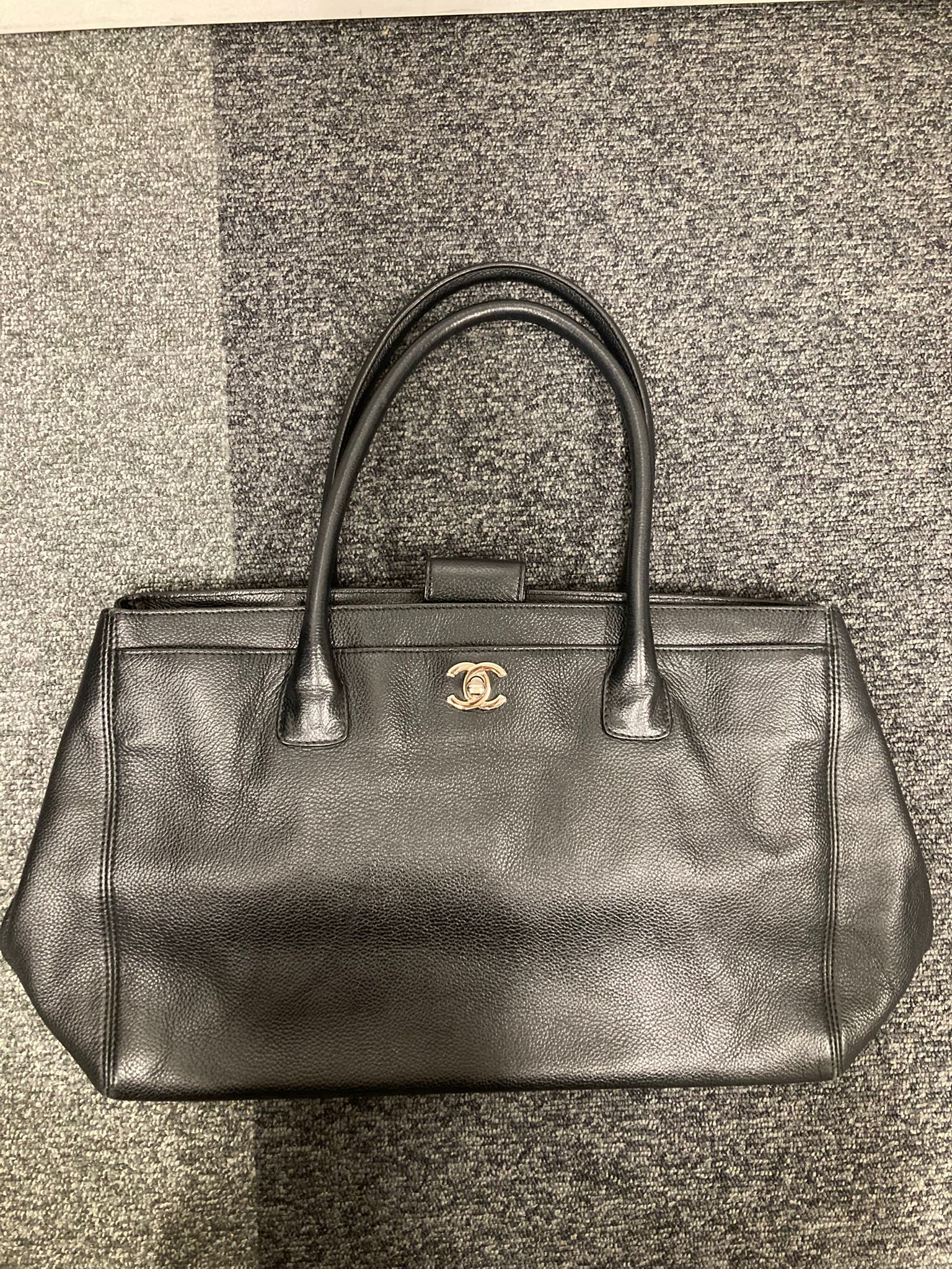 Chanel tote bag executive negra