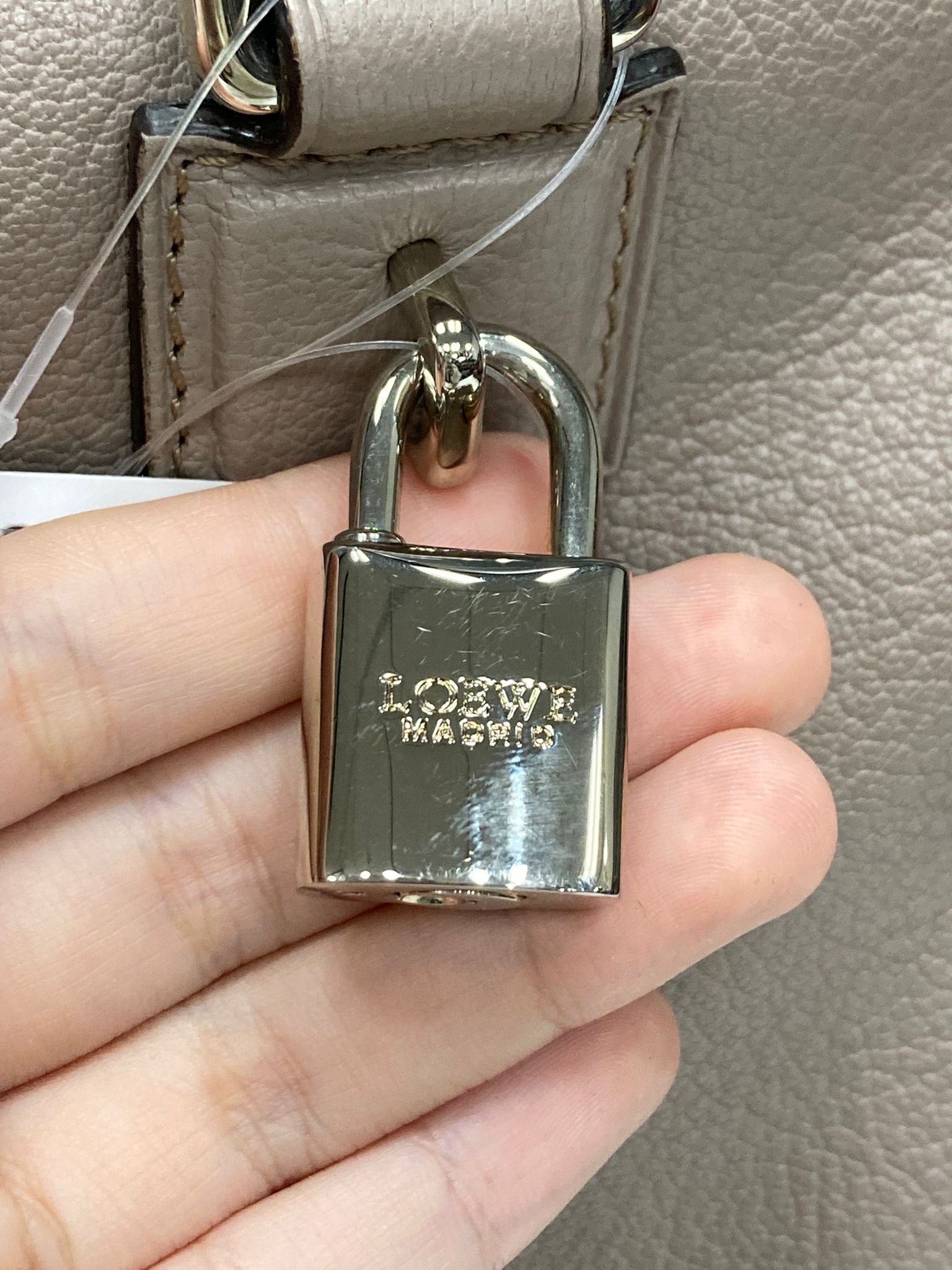 Loewe Amazona 36 Gris beige