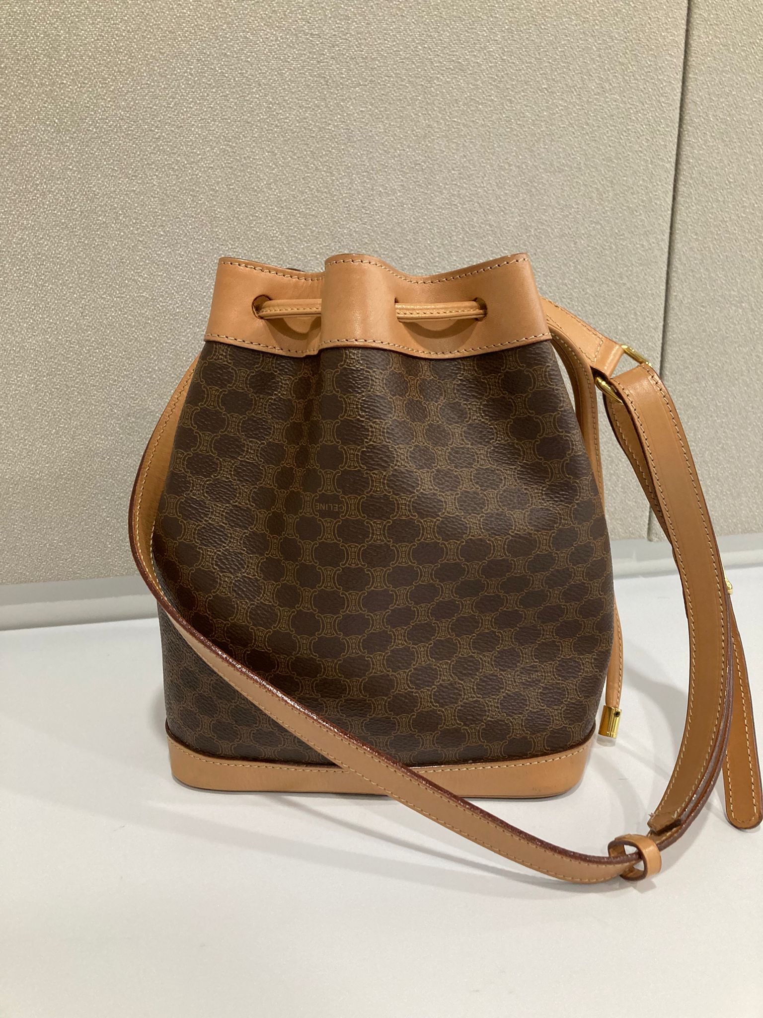 Céline bucket vintage macadam marrón con piel natural
