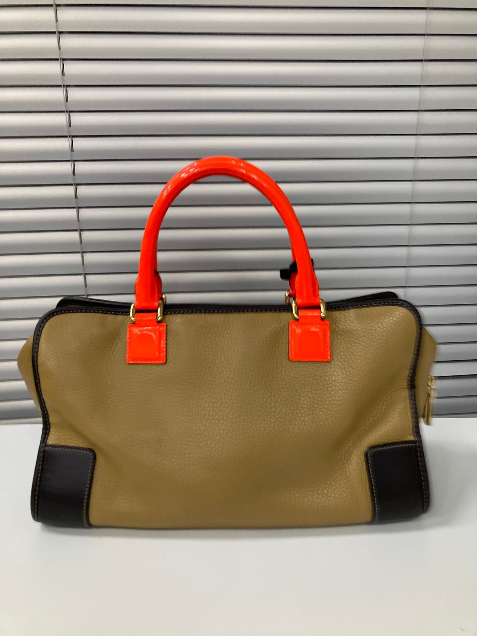 Loewe Amazona 36 edición especial ORO asas naranja charol – camel bicolor