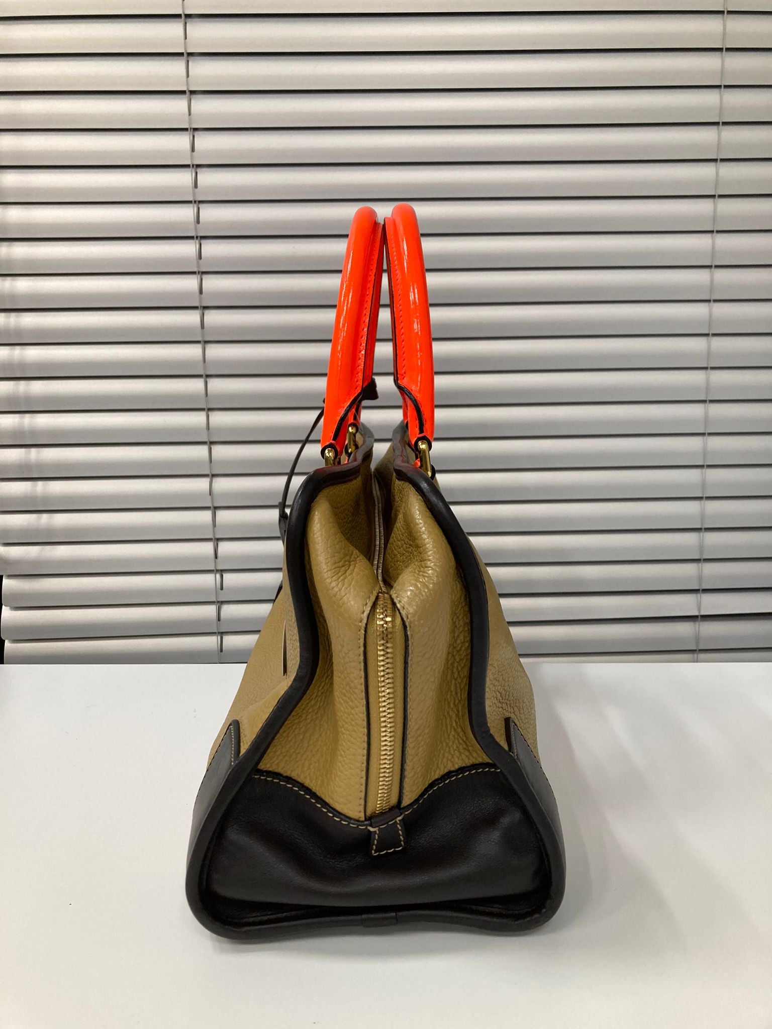 Loewe Amazona 36 edición especial ORO asas naranja charol – camel bicolor