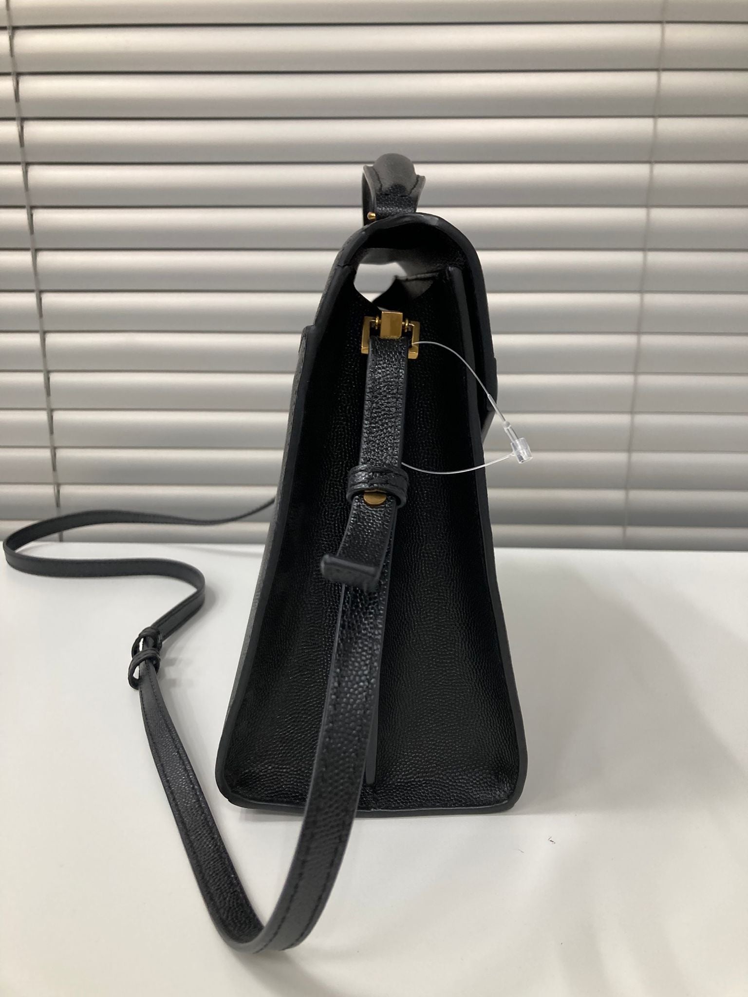 Saint Laurent Cassandra Top Handle bandolera negro