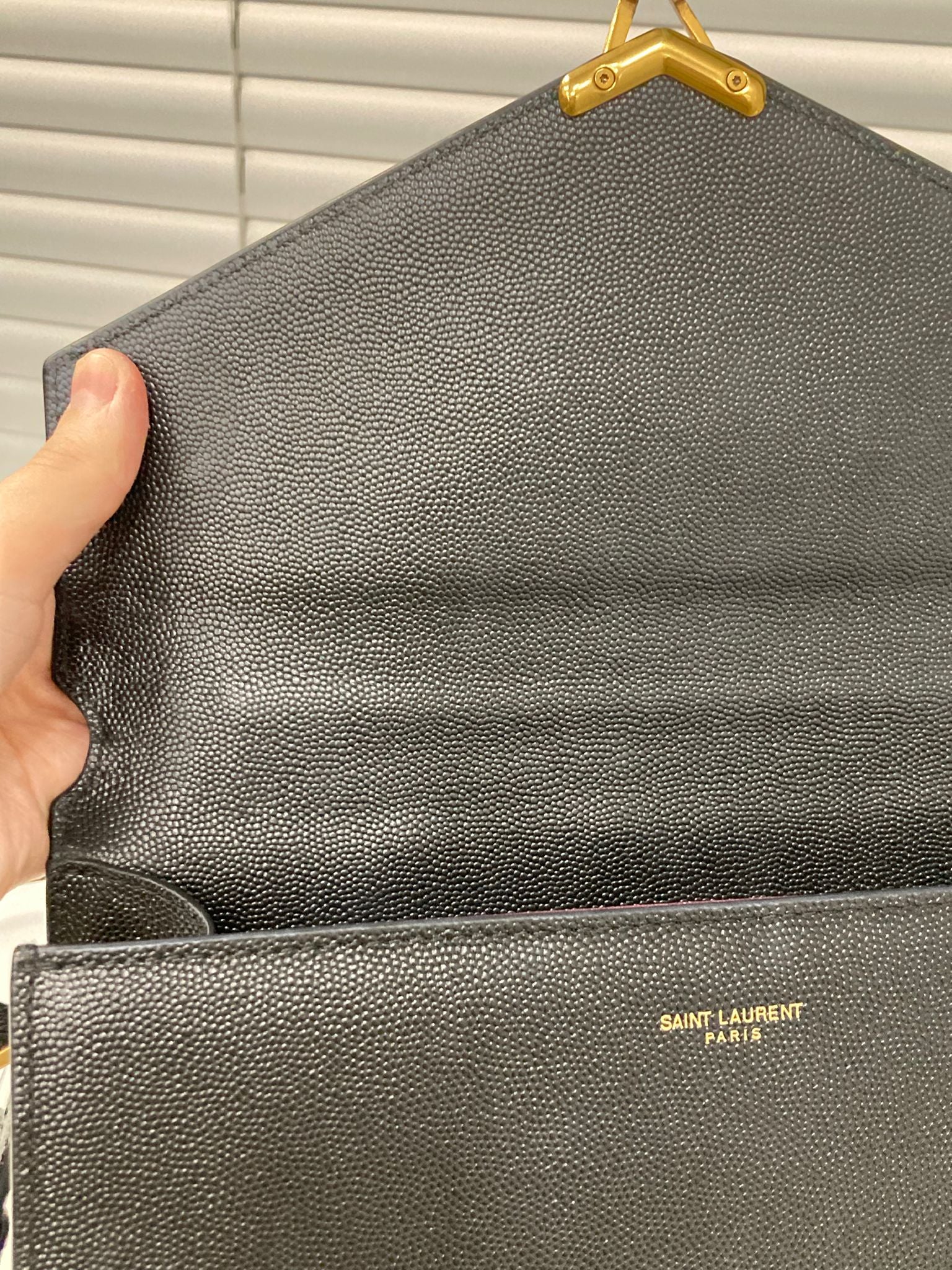 Saint Laurent Cassandra Top Handle bandolera negro