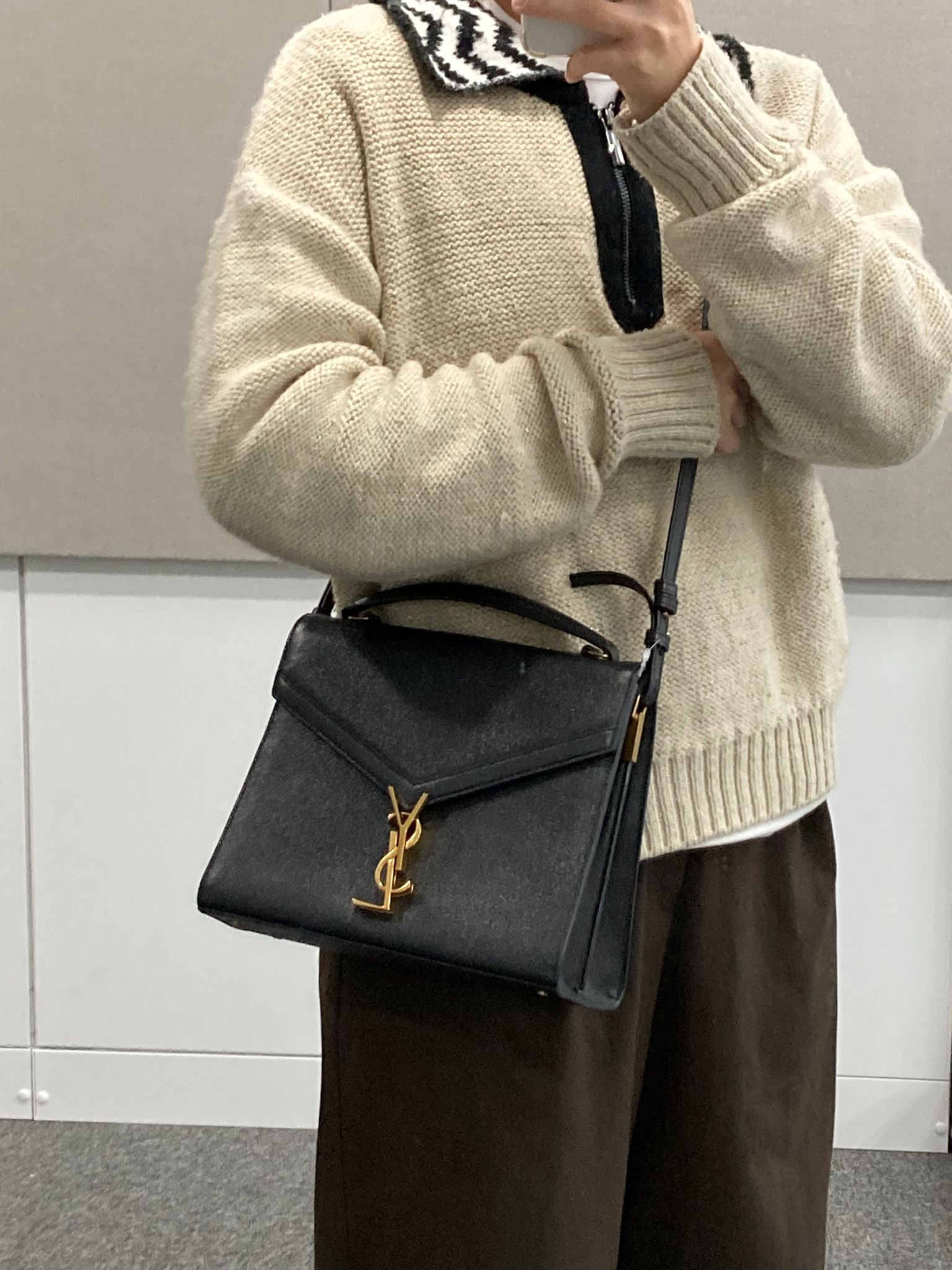 Saint Laurent Cassandra Top Handle bandolera negro