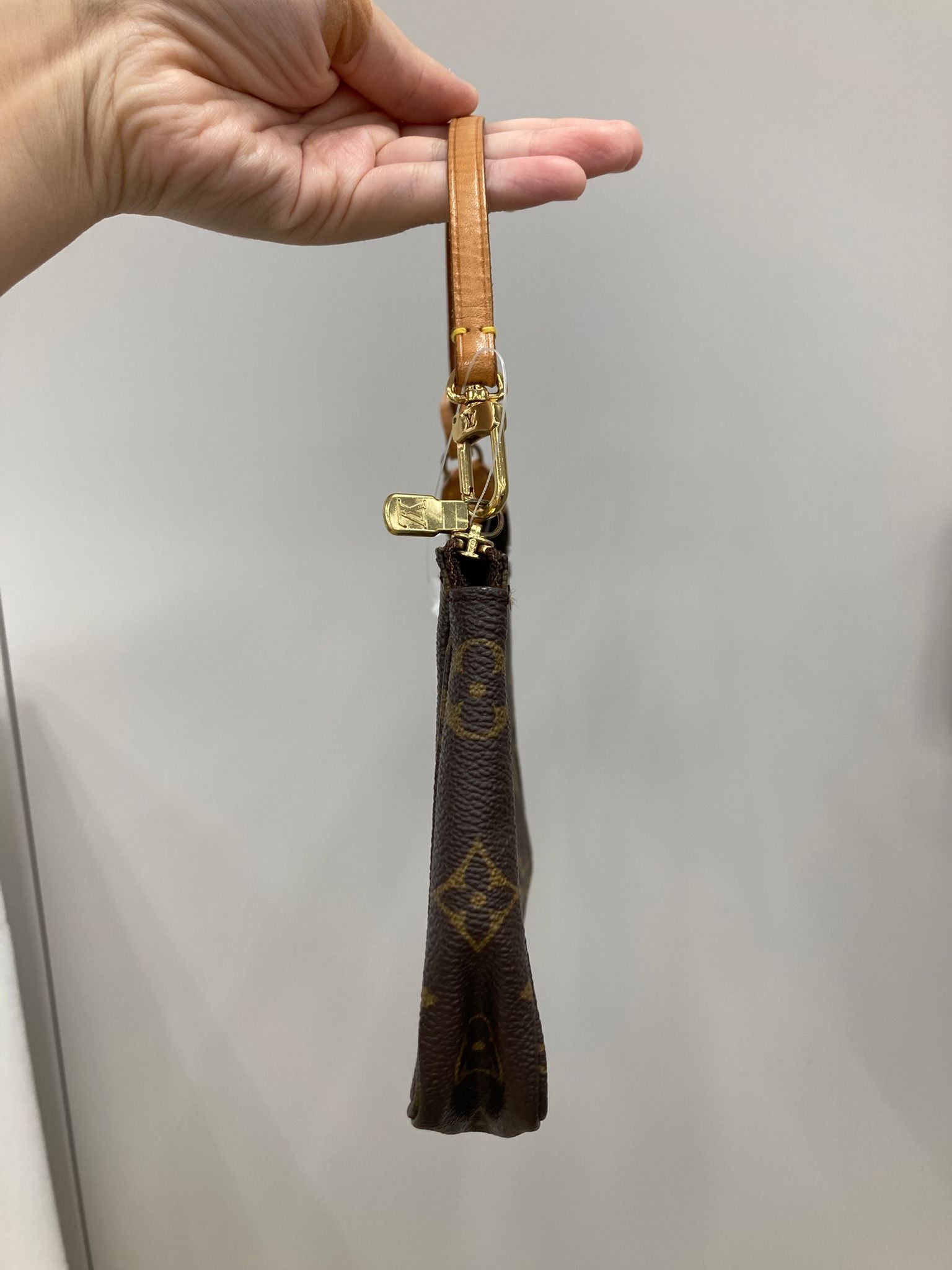 Louis Vuitton Pochette Accessoires con bandolera extra