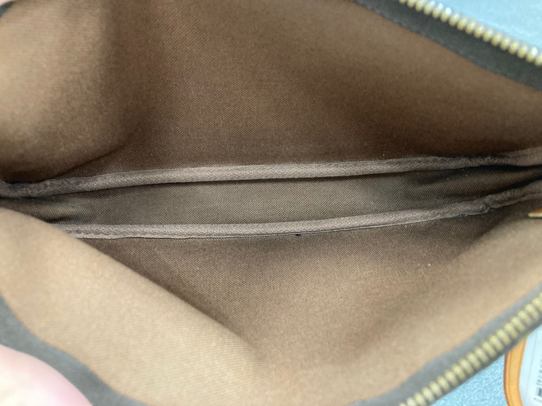 Louis Vuitton Pochette Accessoires con bandolera extra