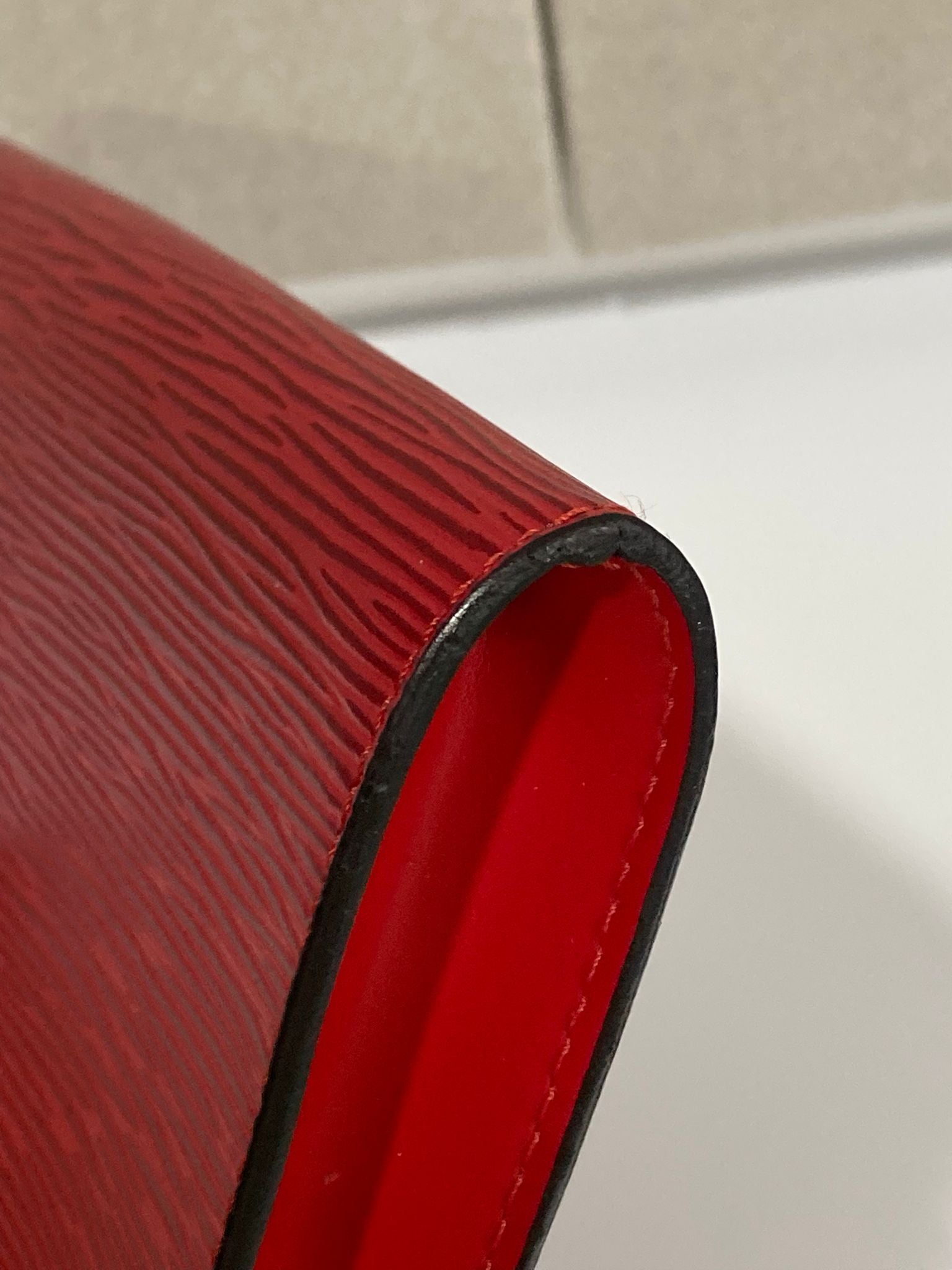 Louis Vuitton Pochette Accessoires Epi Roja con 2 bandoleras extra