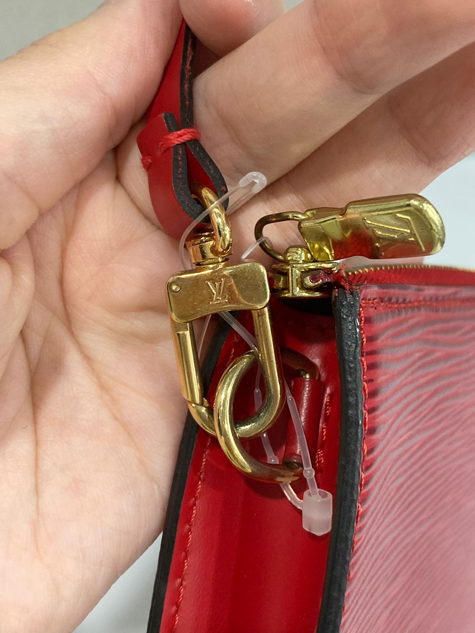 Louis Vuitton Pochette Accessoires Epi Roja con 2 bandoleras extra