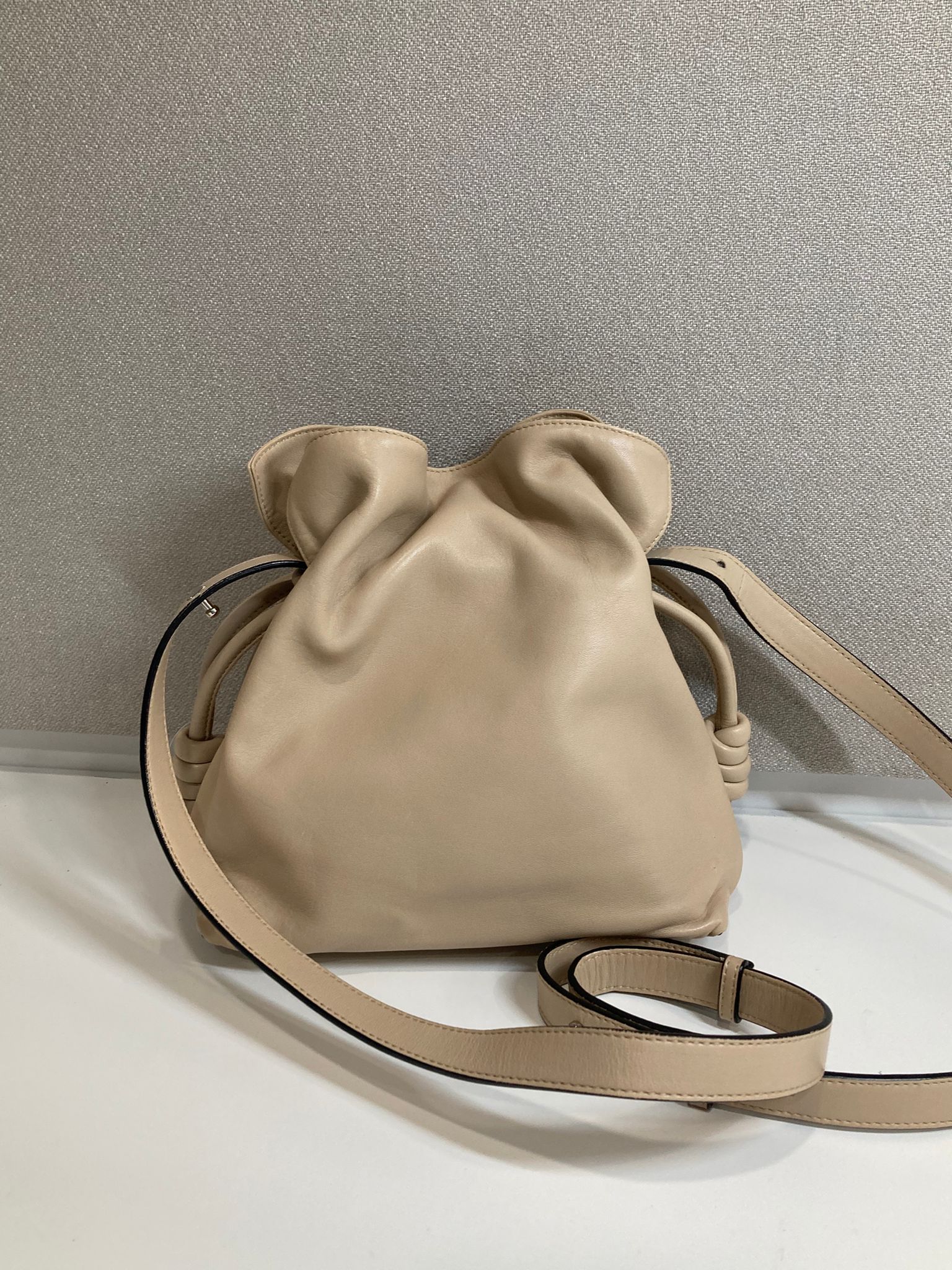 Loewe Flamenco Knot Beige Piel y Bandolera