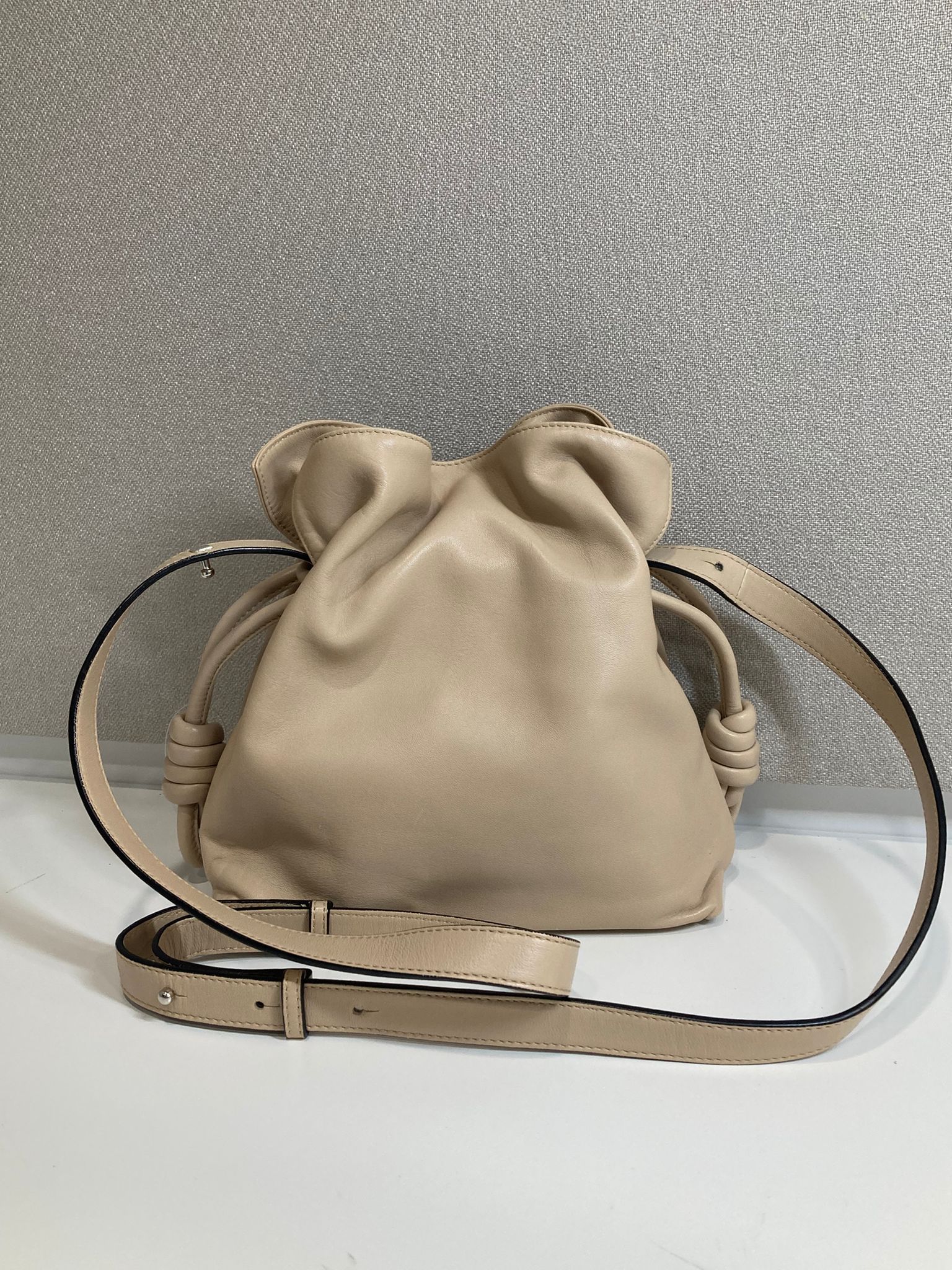 Loewe Flamenco Knot Beige Piel y Bandolera