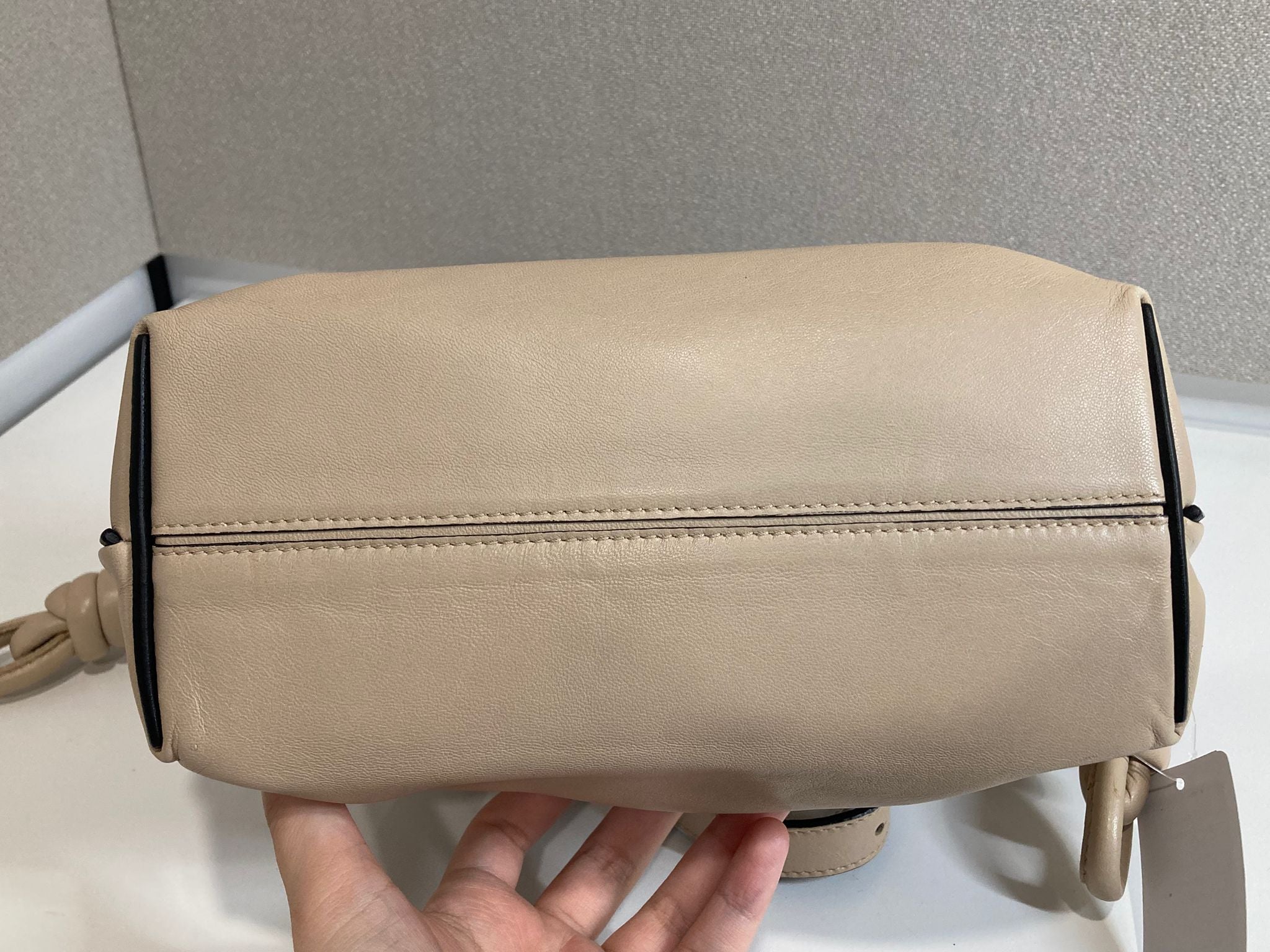 Loewe Flamenco Knot Beige Piel y Bandolera