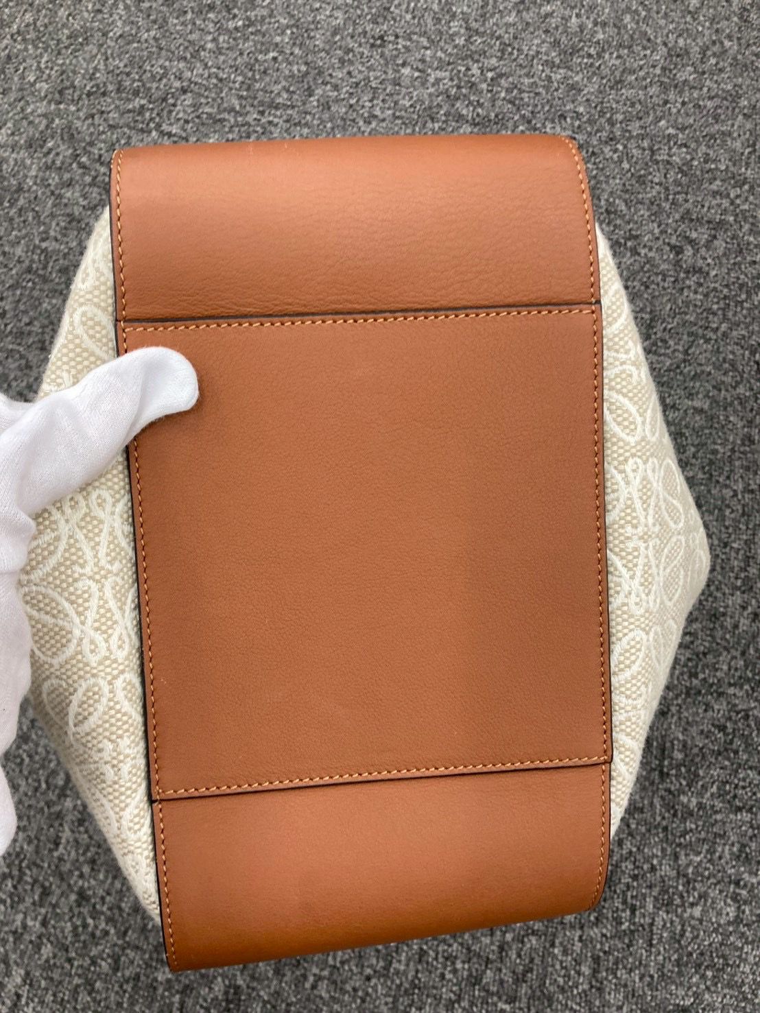 Loewe hammock small anagrama en canvas y piel camel