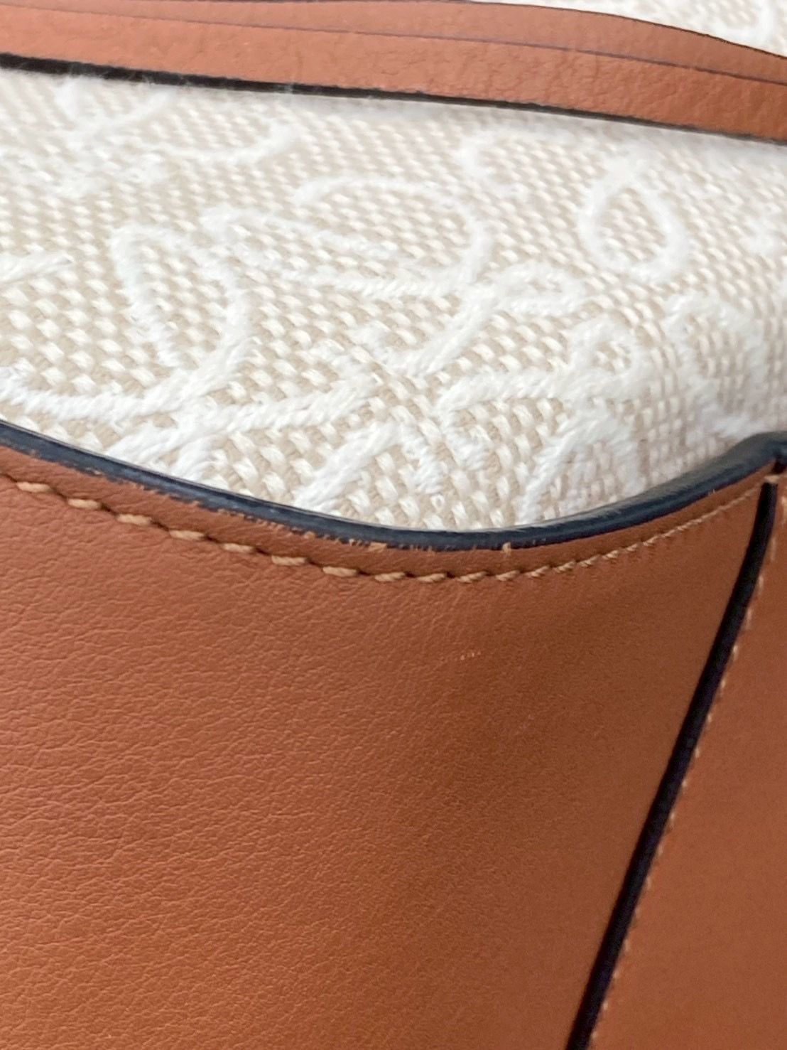 Loewe hammock small anagrama en canvas y piel camel