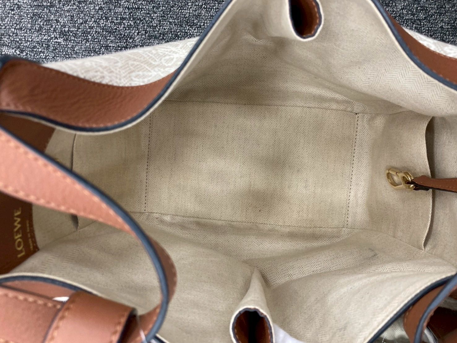 Loewe hammock small anagrama en canvas y piel camel