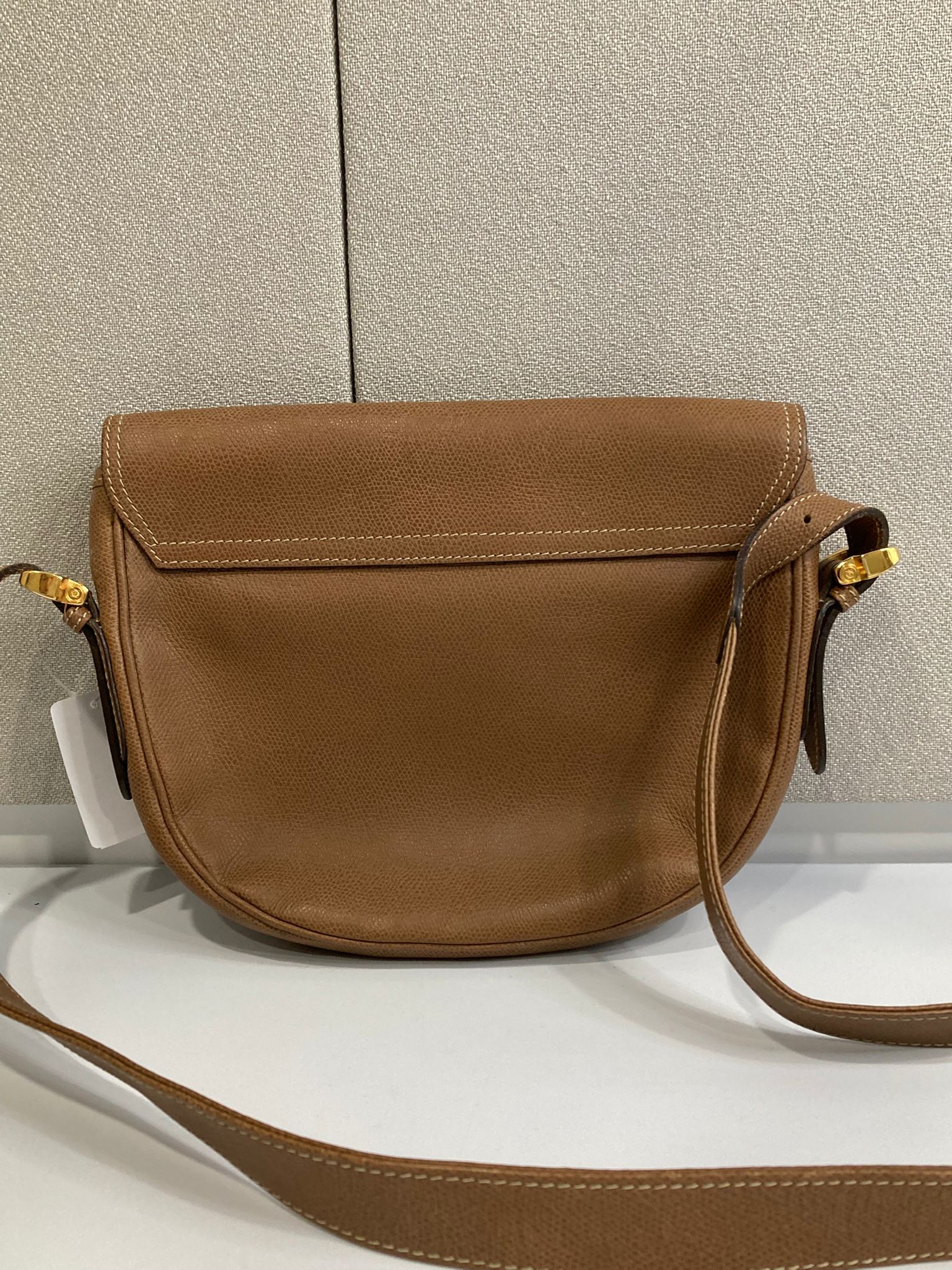 Loewe estilo heritage bandolera en piel camel vintage - línea MADRID 1846