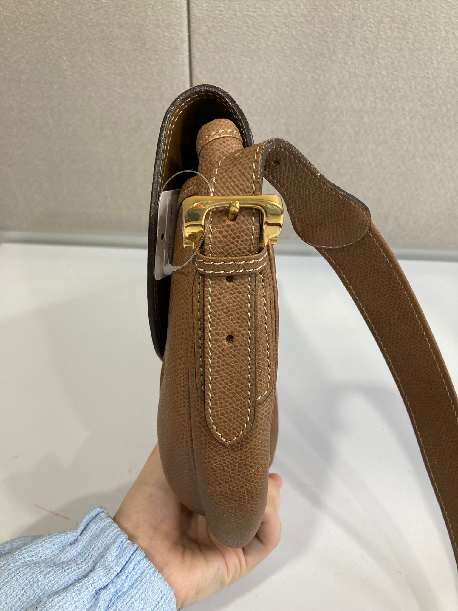 Loewe estilo heritage bandolera en piel camel vintage - línea MADRID 1846
