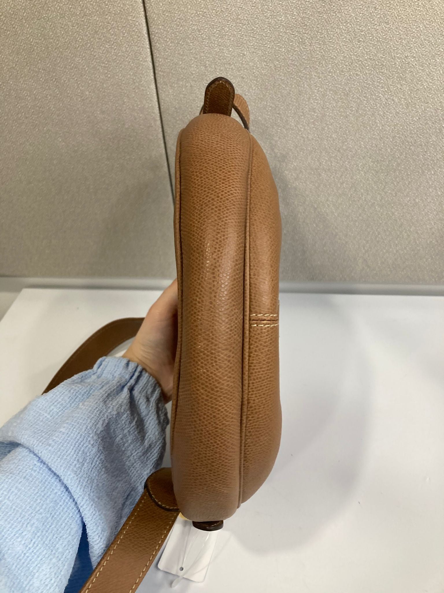 Loewe estilo heritage bandolera en piel camel vintage - línea MADRID 1846