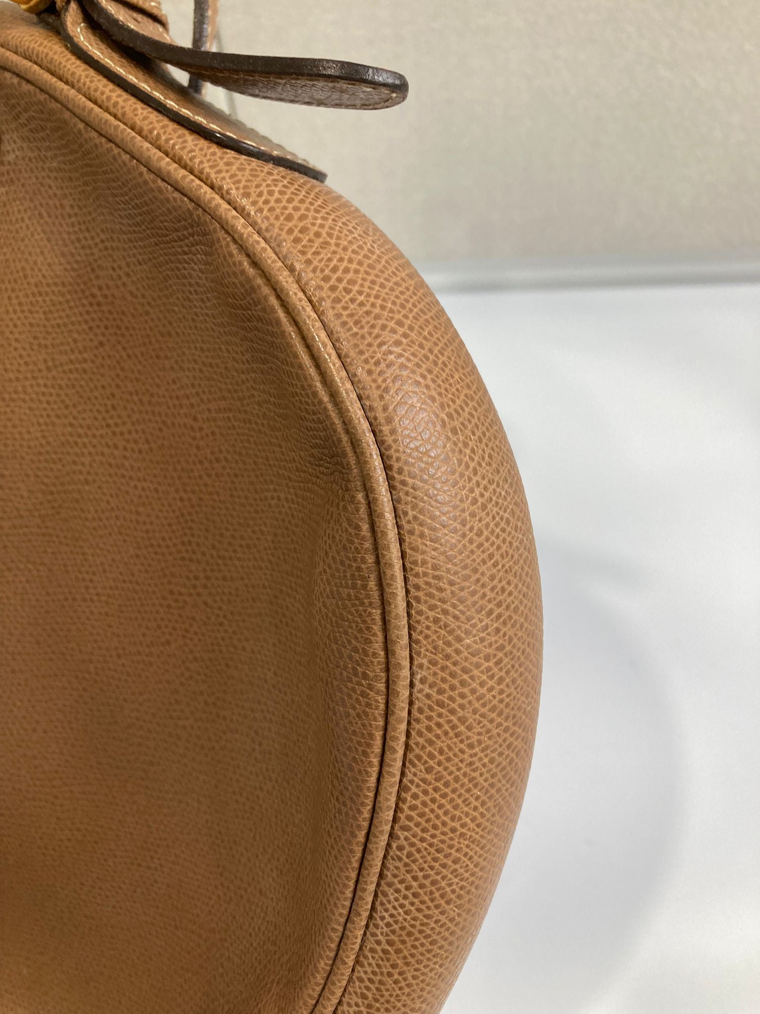 Loewe estilo heritage bandolera en piel camel vintage - línea MADRID 1846