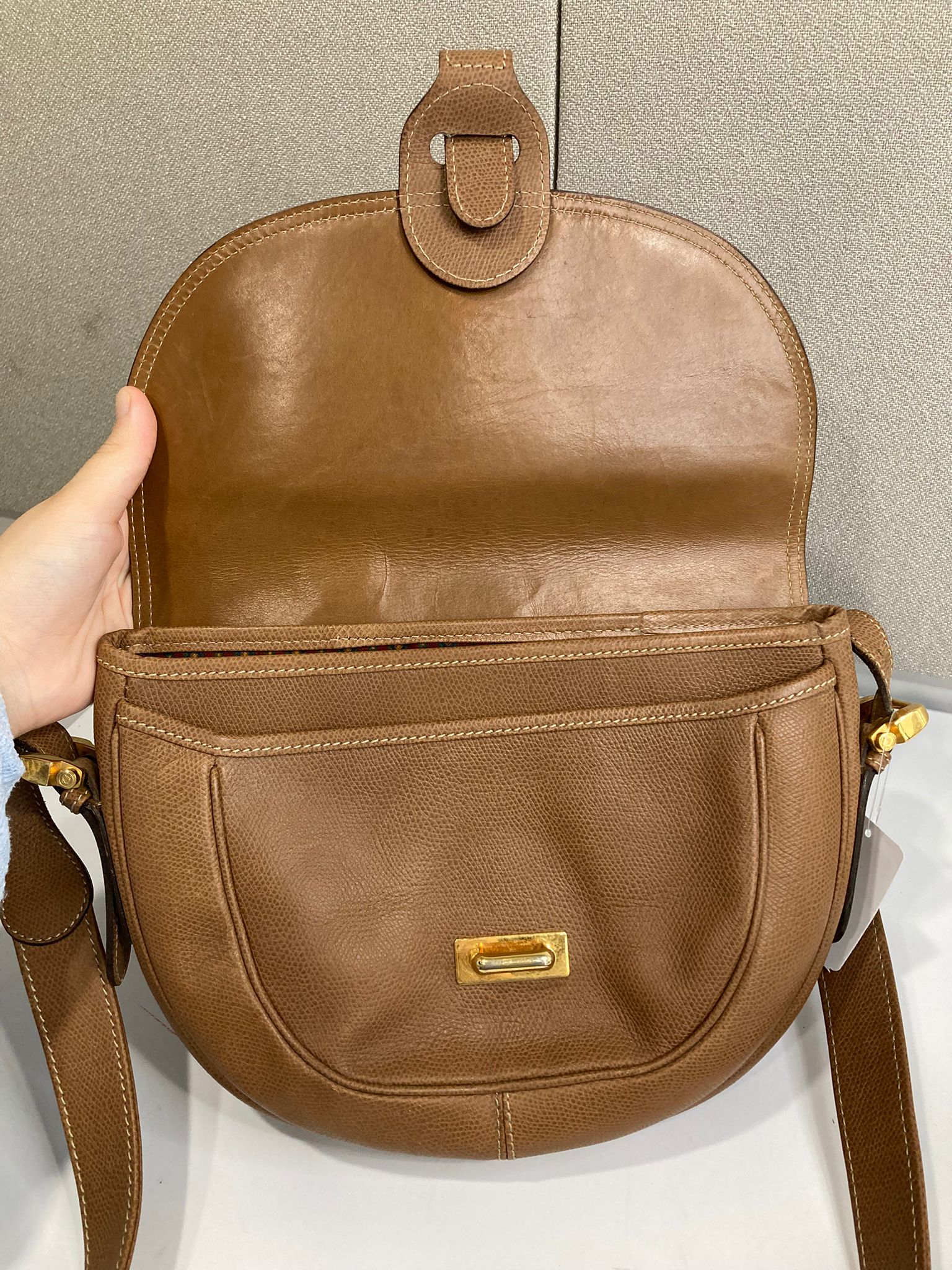 Loewe estilo heritage bandolera en piel camel vintage - línea MADRID 1846