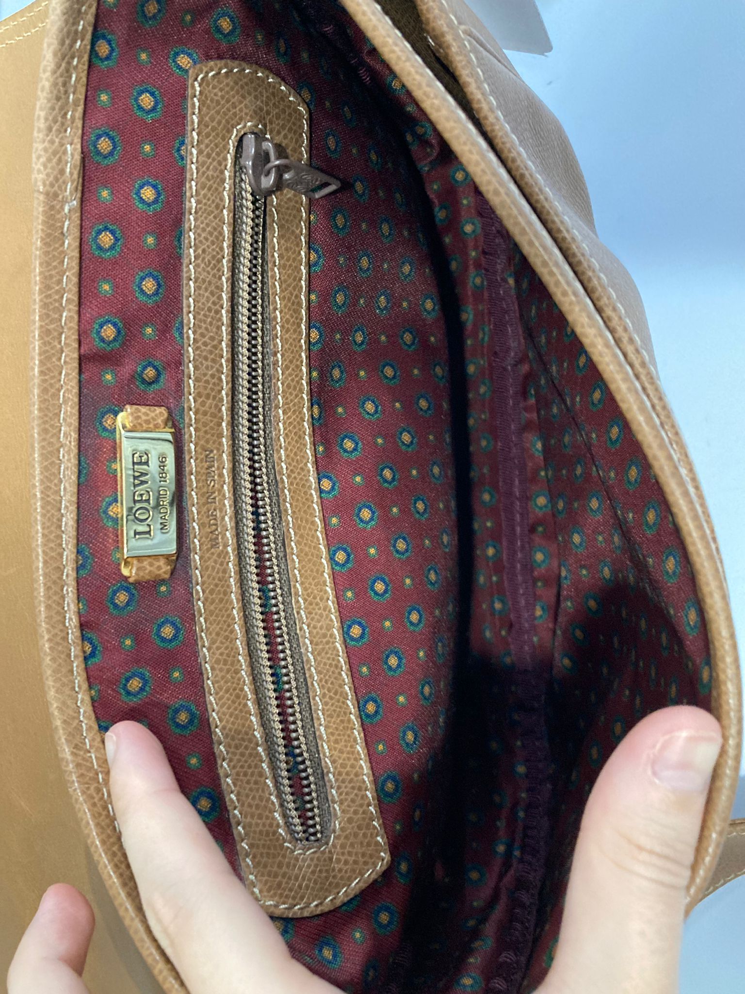 Loewe estilo heritage bandolera en piel camel vintage - línea MADRID 1846