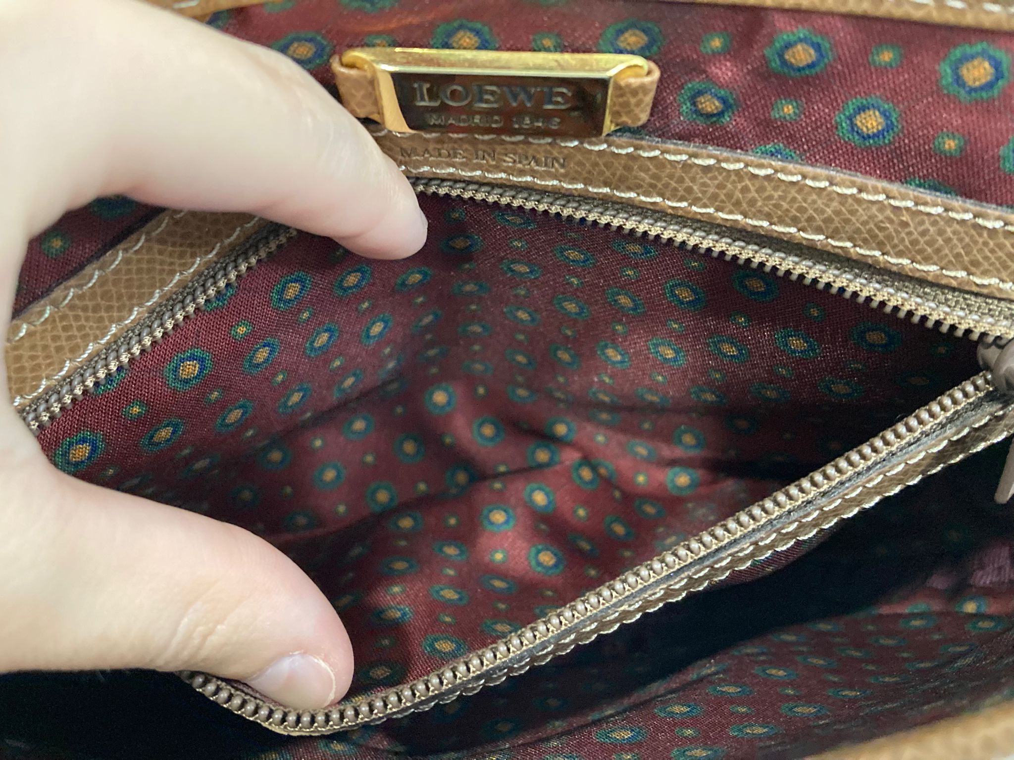 Loewe estilo heritage bandolera en piel camel vintage - línea MADRID 1846