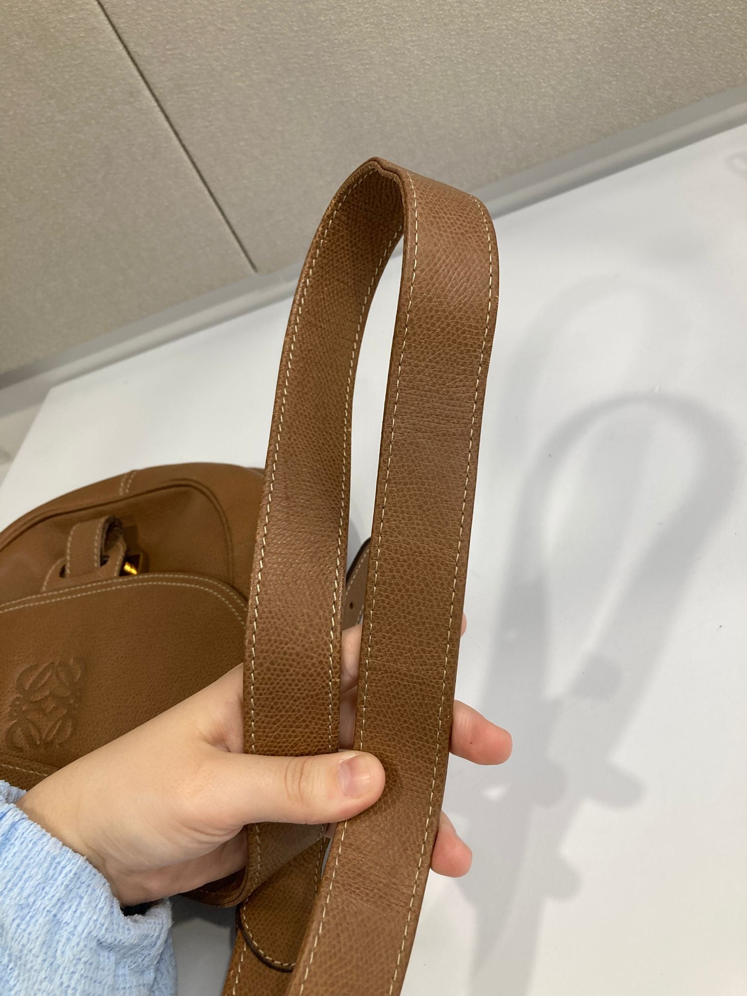 Loewe estilo heritage bandolera en piel camel vintage - línea MADRID 1846