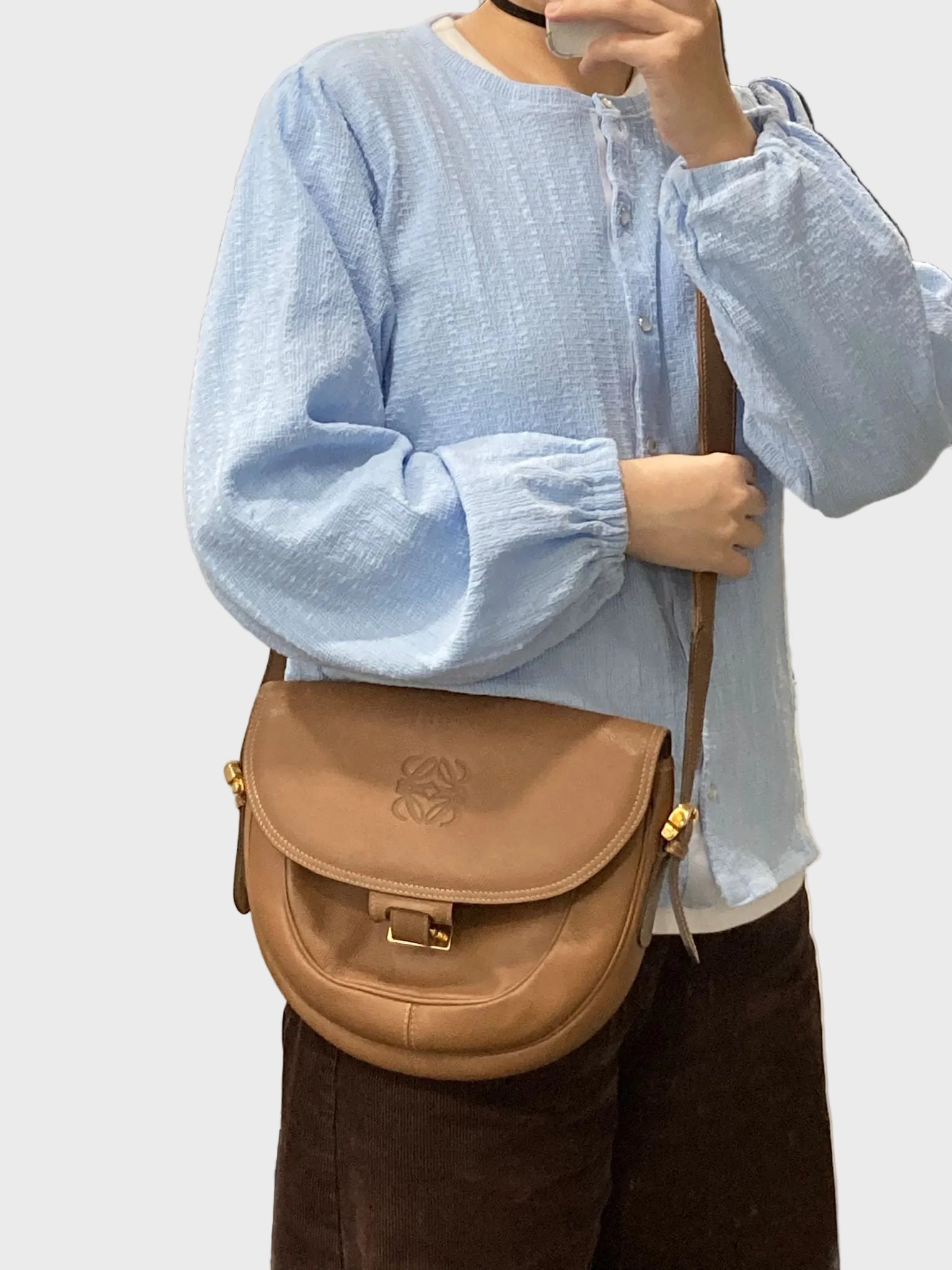 Loewe estilo heritage bandolera en piel camel vintage - línea MADRID 1846