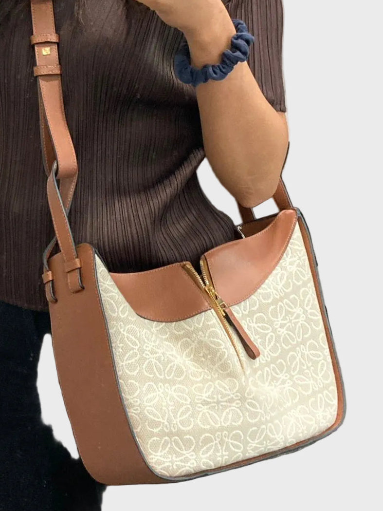 Loewe hammock small anagrama en canvas y piel camel